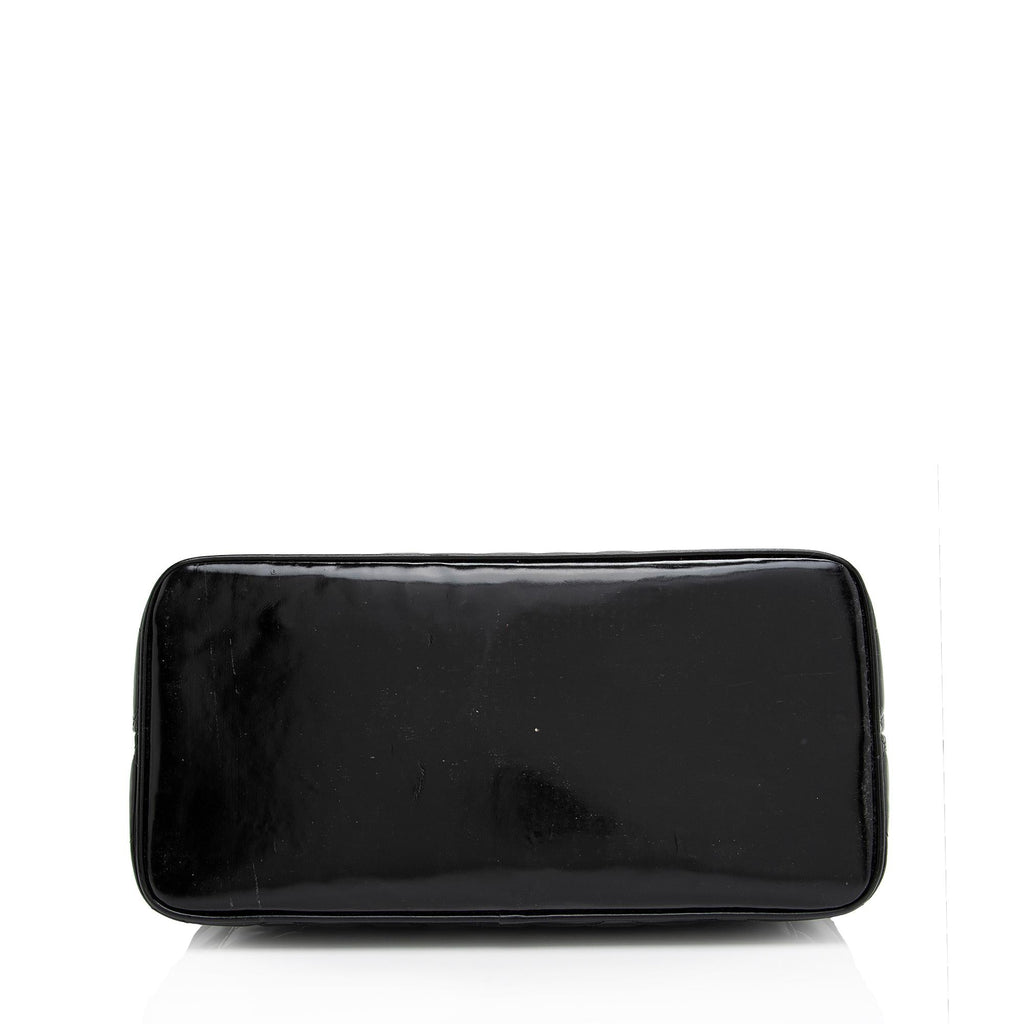 Chanel Vintage Patent Leather Medallion Tote (SHF-vDFKr8)