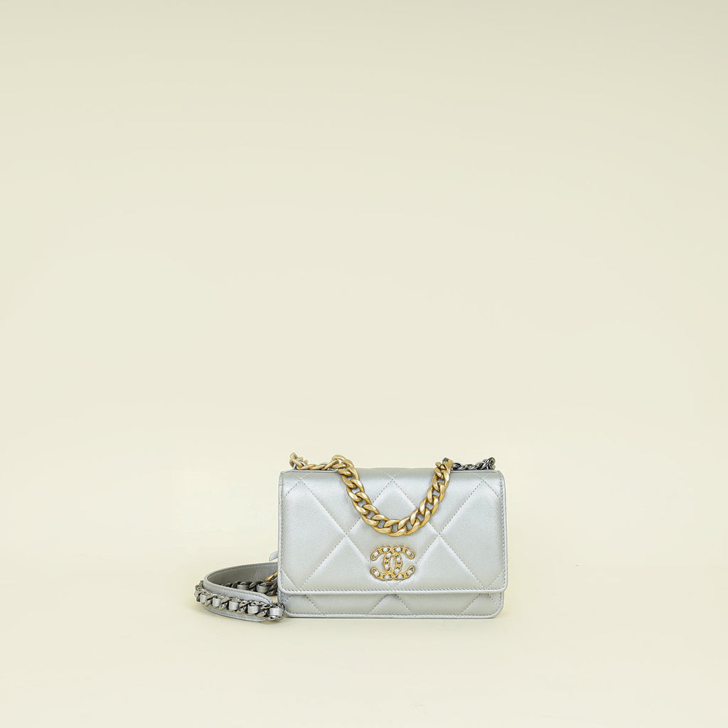 Chanel Silver CC 19 Wallet On Chain
