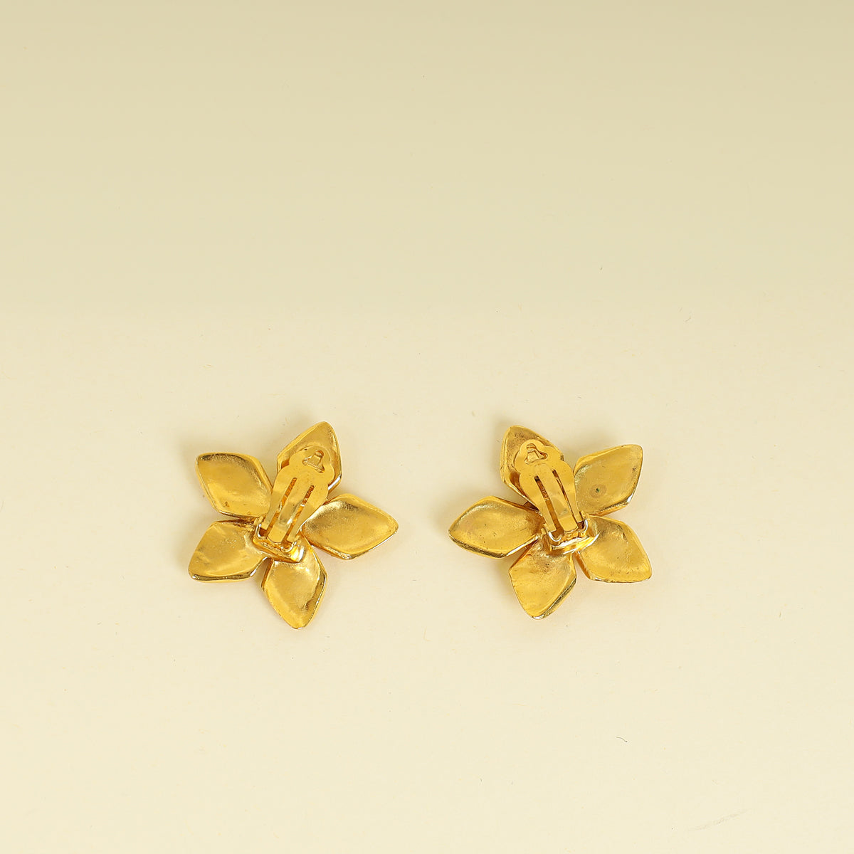 Chanel Gold Vintage Coco Mark Flower Clip Earrings