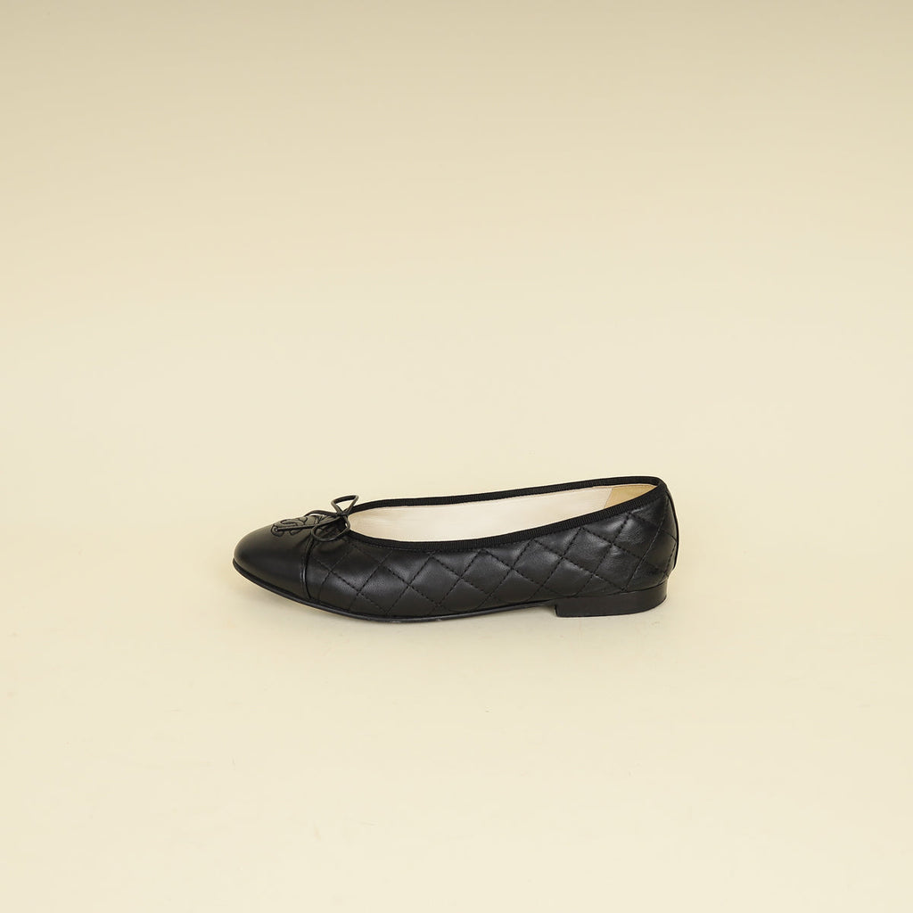 Chanel Black CC Cap Toe Quilted Ballerina 38.5