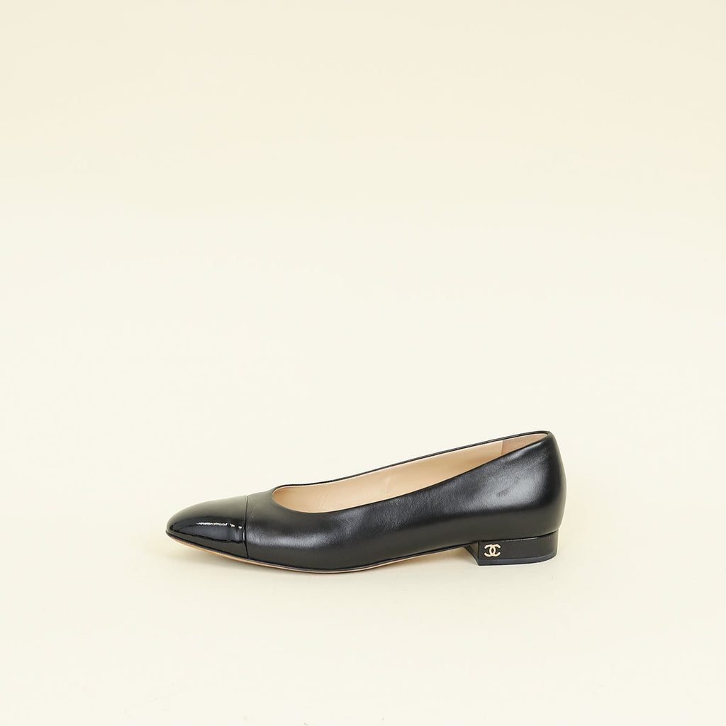 Chanel Black CC Cap Toe Ballerina 39