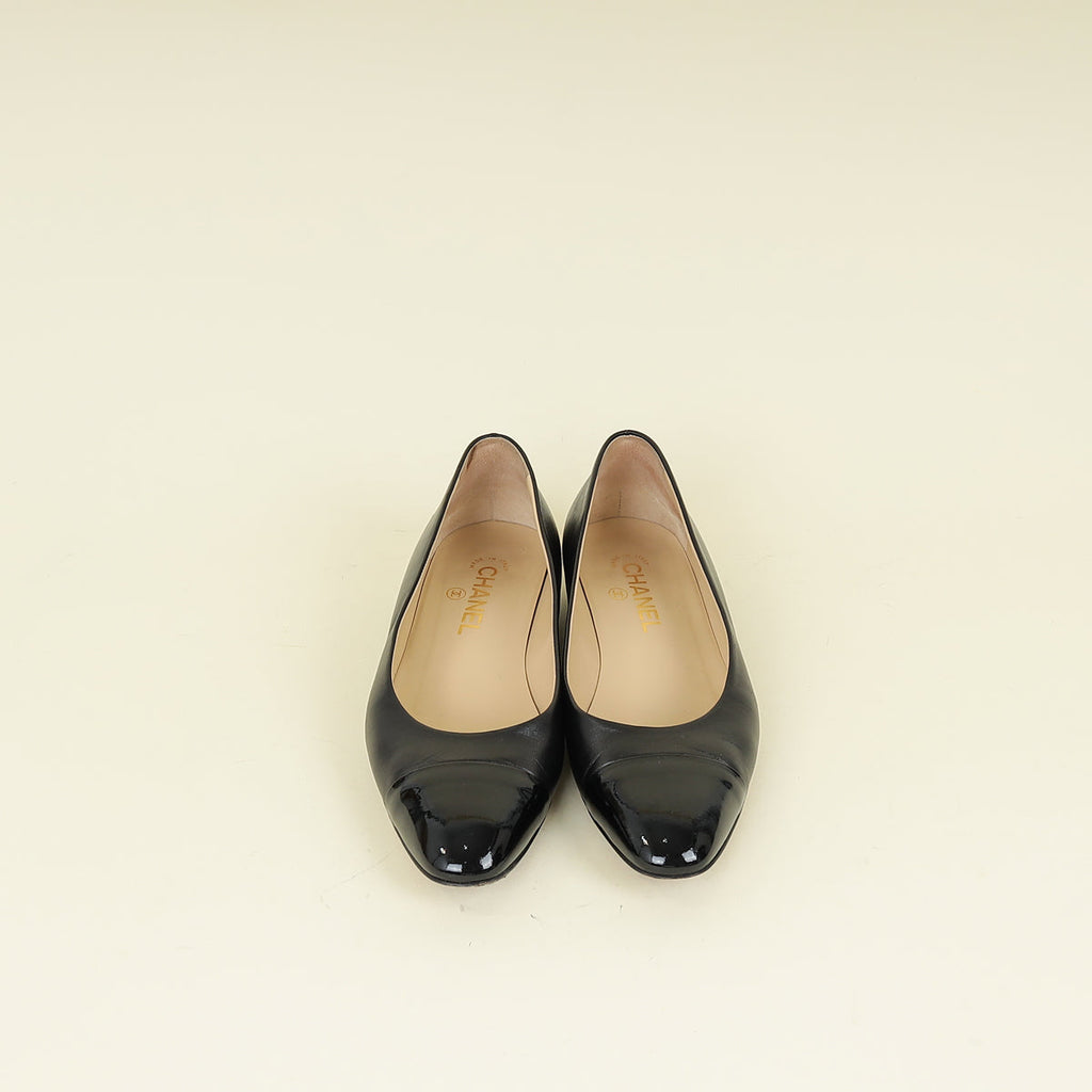 Chanel Black CC Cap Toe Ballerina 39