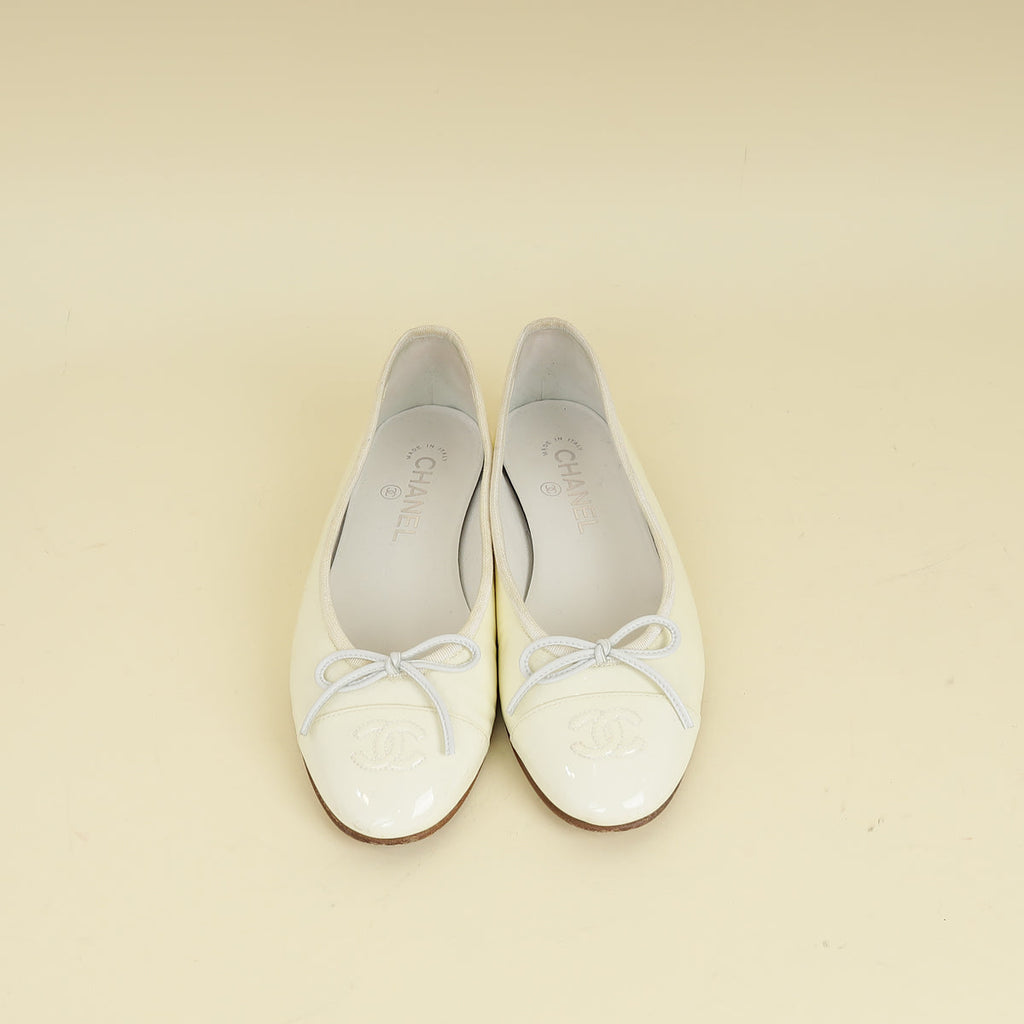 Chanel White CC Cap Toe Flat Ballerina 38