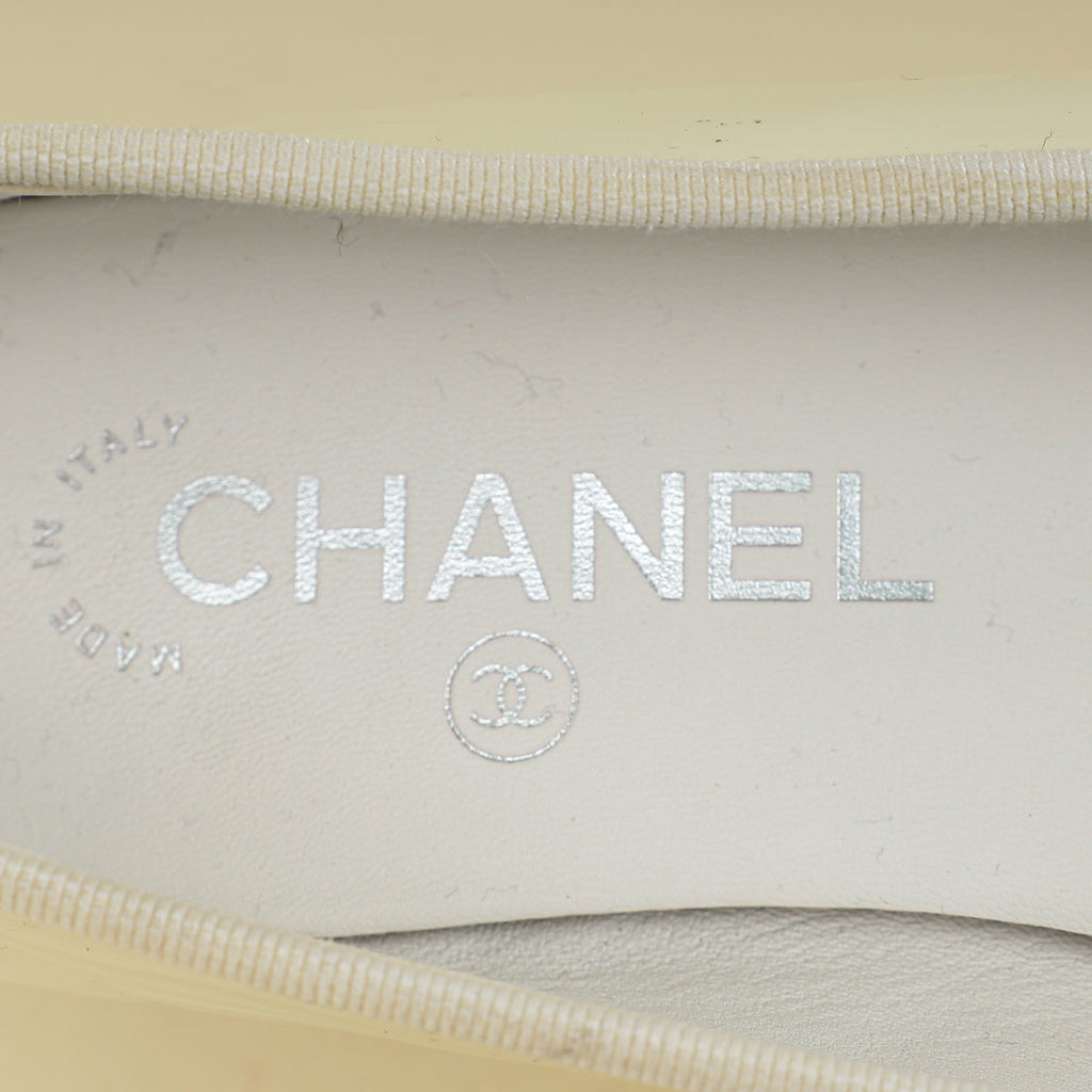 Chanel White CC Cap Toe Flat Ballerina 38