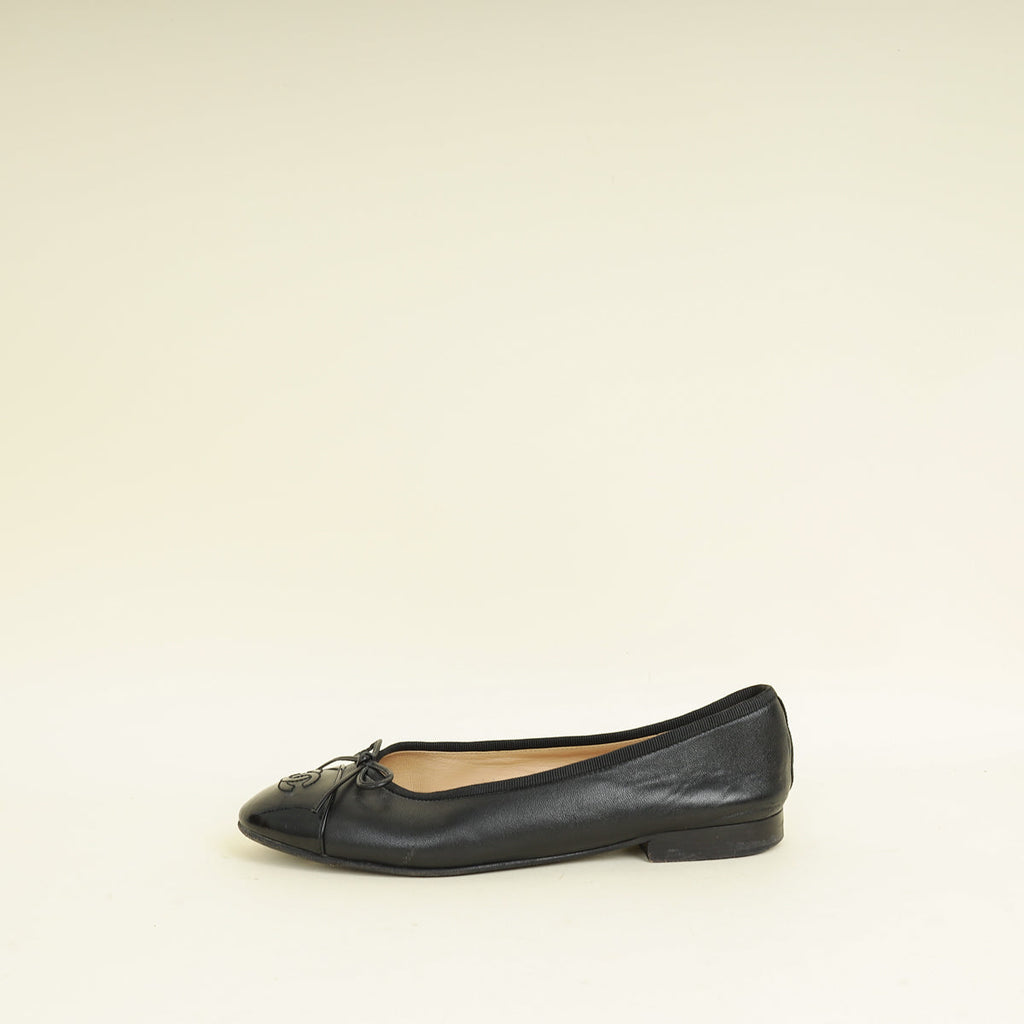 Chanel Black CC Cap Toe Flat Ballerina 38