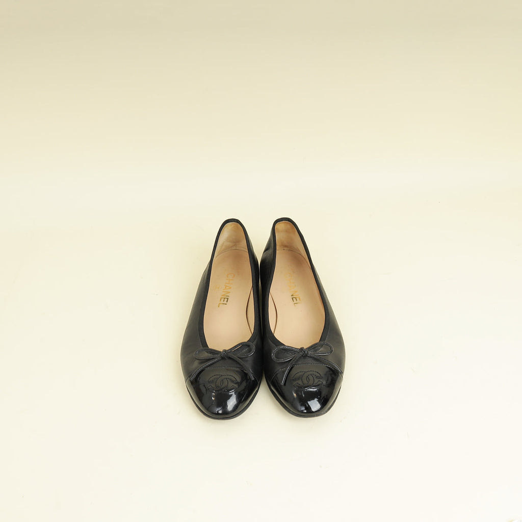 Chanel Black CC Cap Toe Flat Ballerina 38