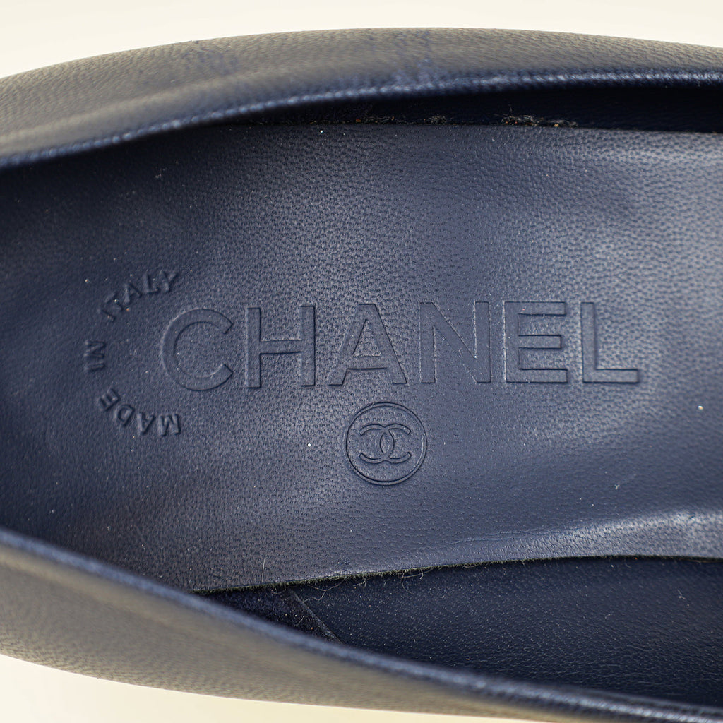 Chanel Bicolor CC Cap Toe Pumps 39