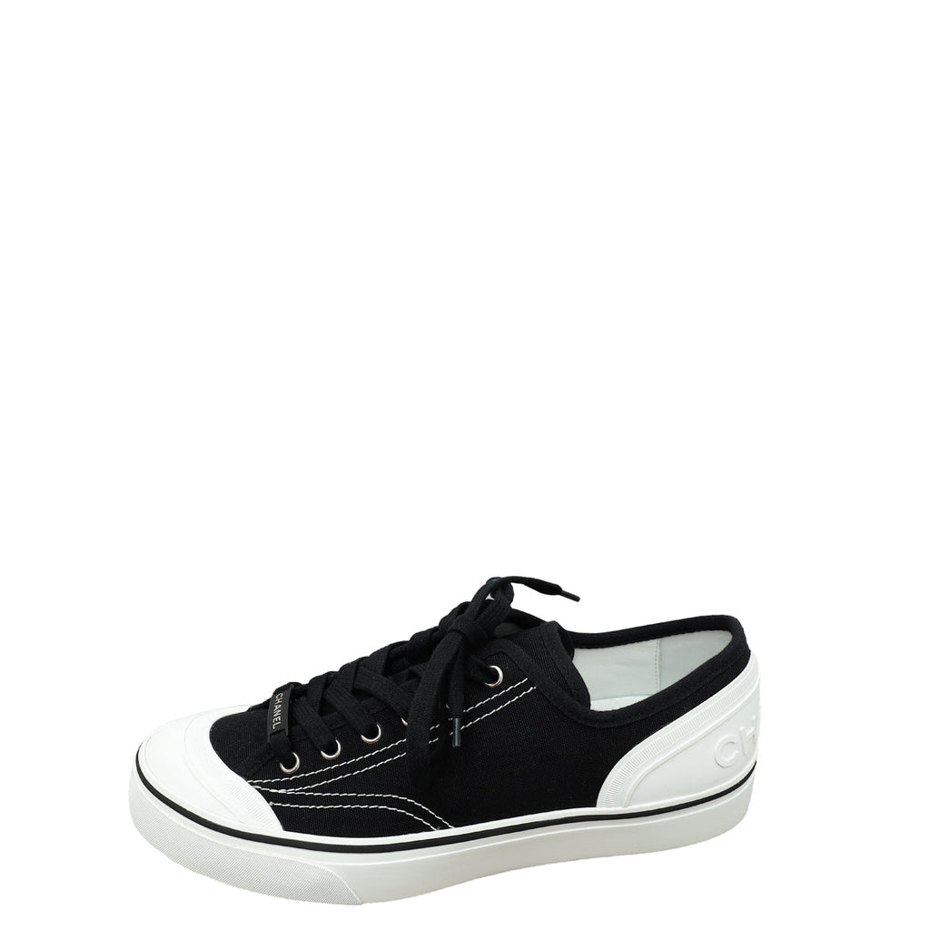 Chanel Bicolor Lace Up Low Top Sneakers 41.5