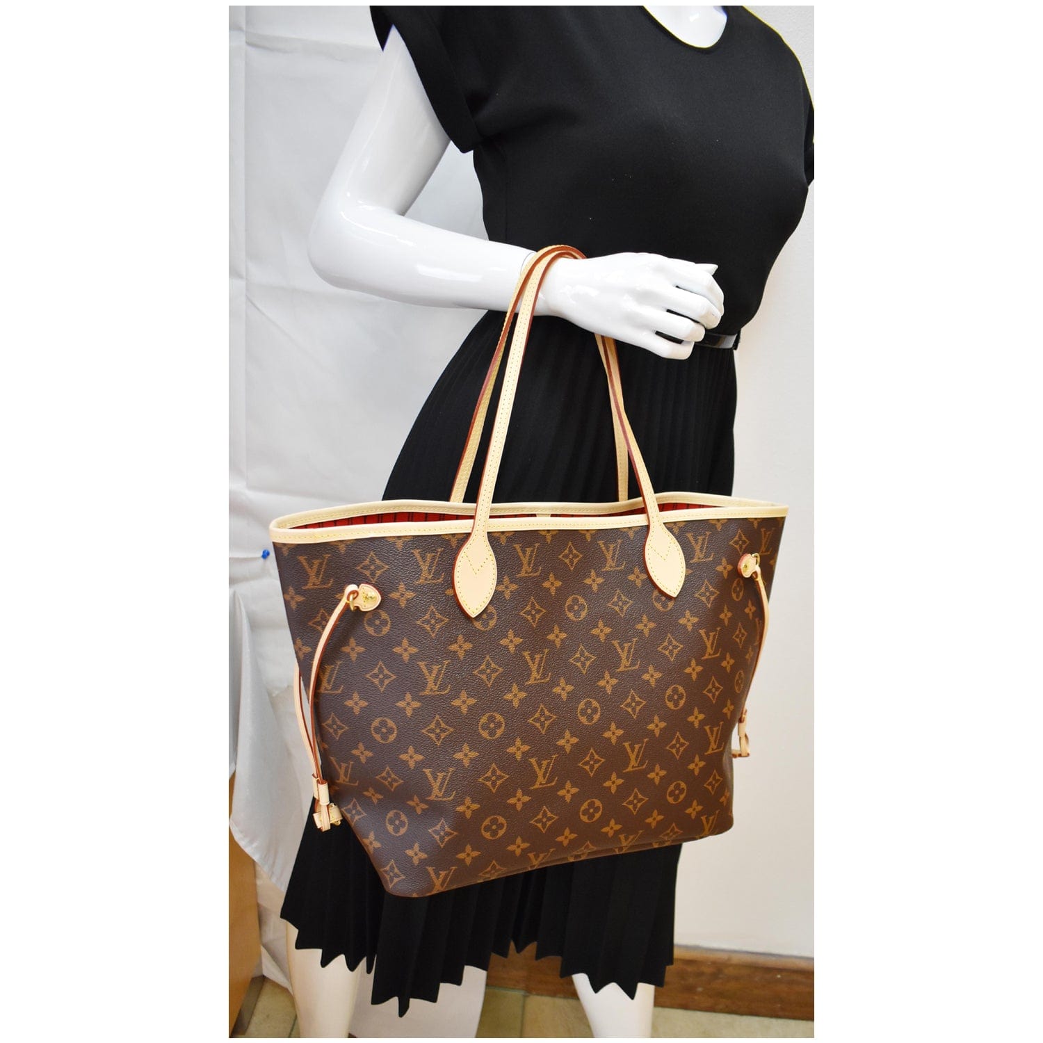 LOUIS VUITTON Neverfull MM Monogram Canvas Tote Bag Brown
