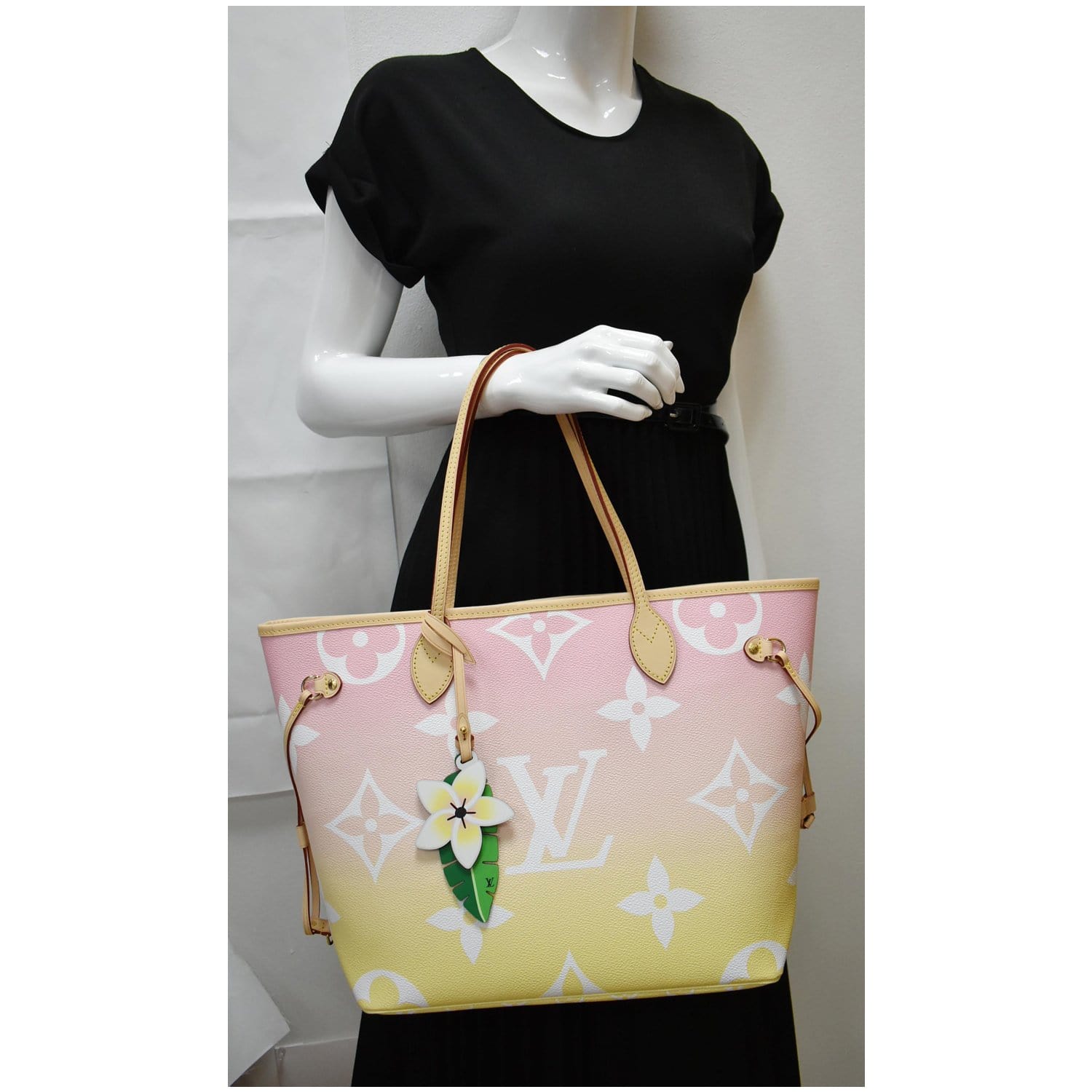 LOUIS VUITTON Neverfull MM Pool Monogram Giant Tote Shoulder Bag Light Pink