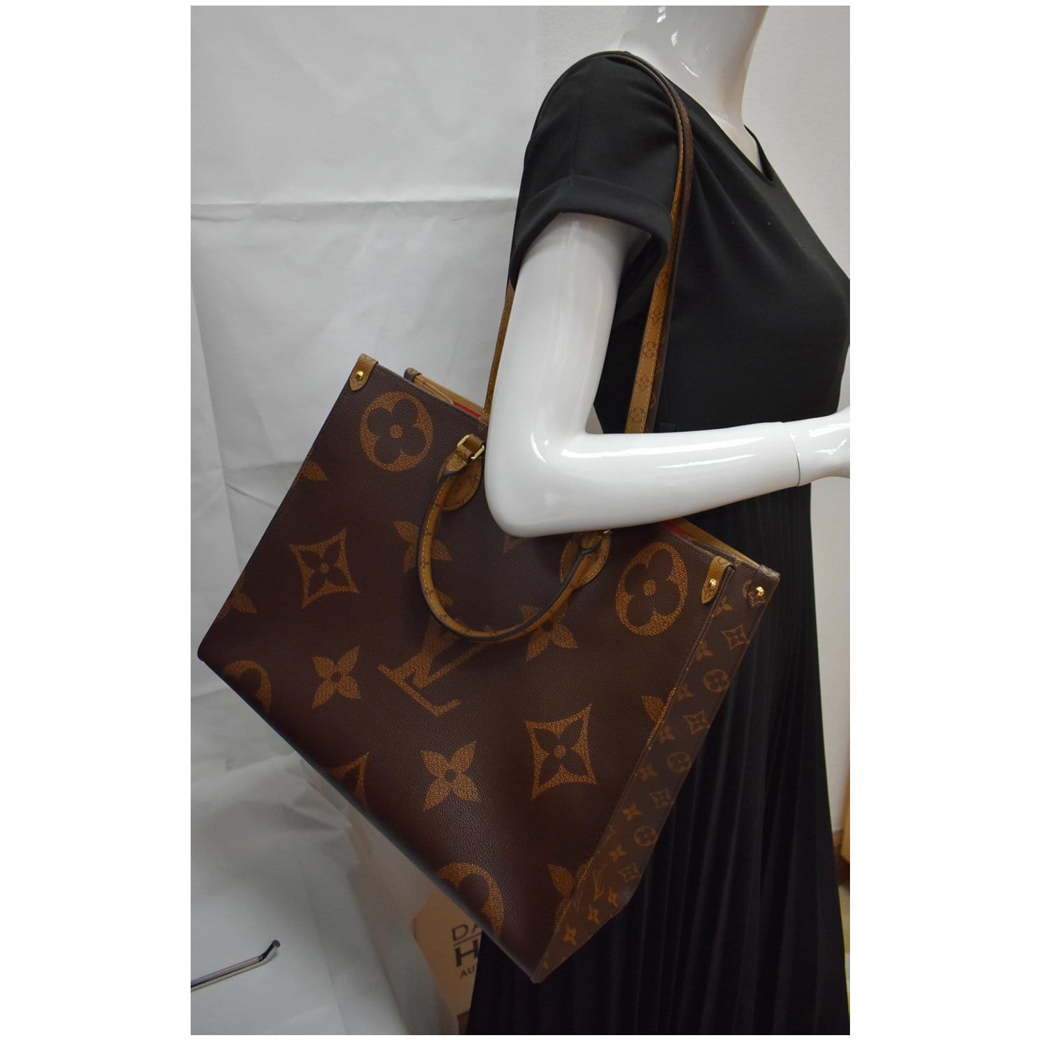 LOUIS VUITTON Onthego GM Reverse Monogram Canvas Tote Shoulder Bag Brown