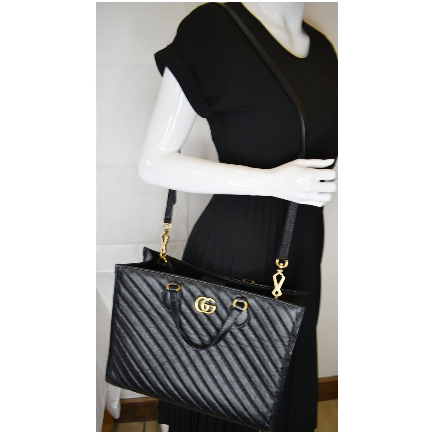GUCCI GG Marmont Medium Matelasse Leather Tote Bag Black 627332