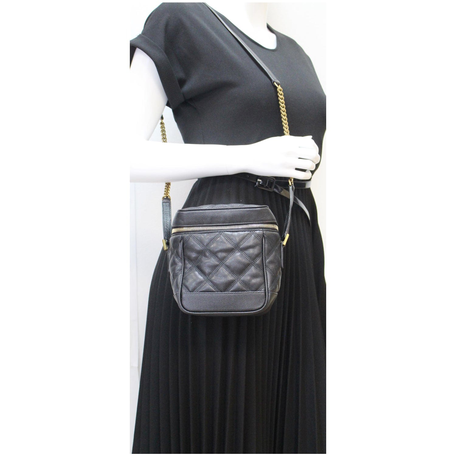 YVES SAINT LAURENT 80's Vanity Quilted Grain De Poudre Leather Shoulder Bag Black