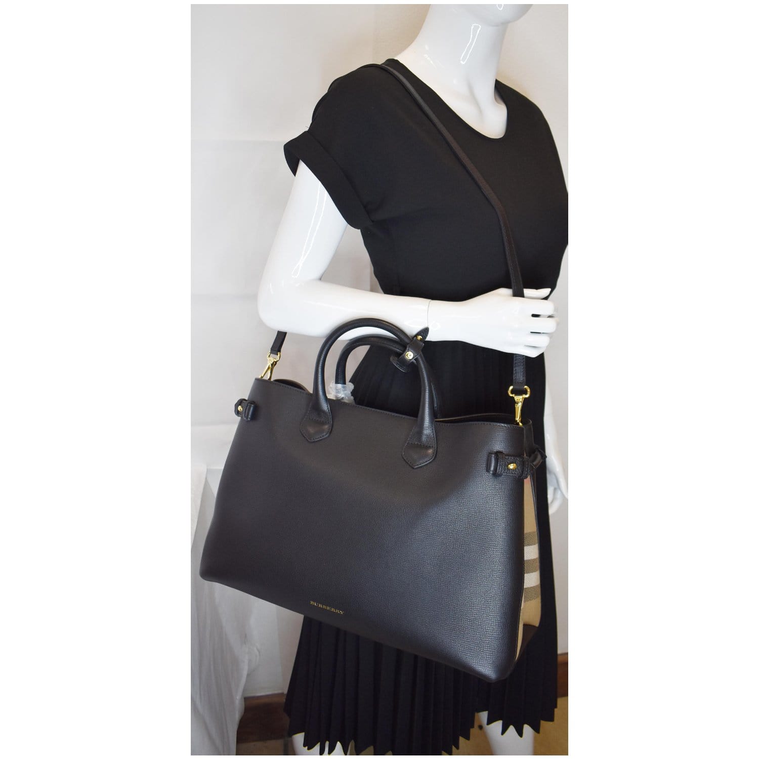 BURBERRY Large Banner House Check Leather  Tote Shoulder Bag Black