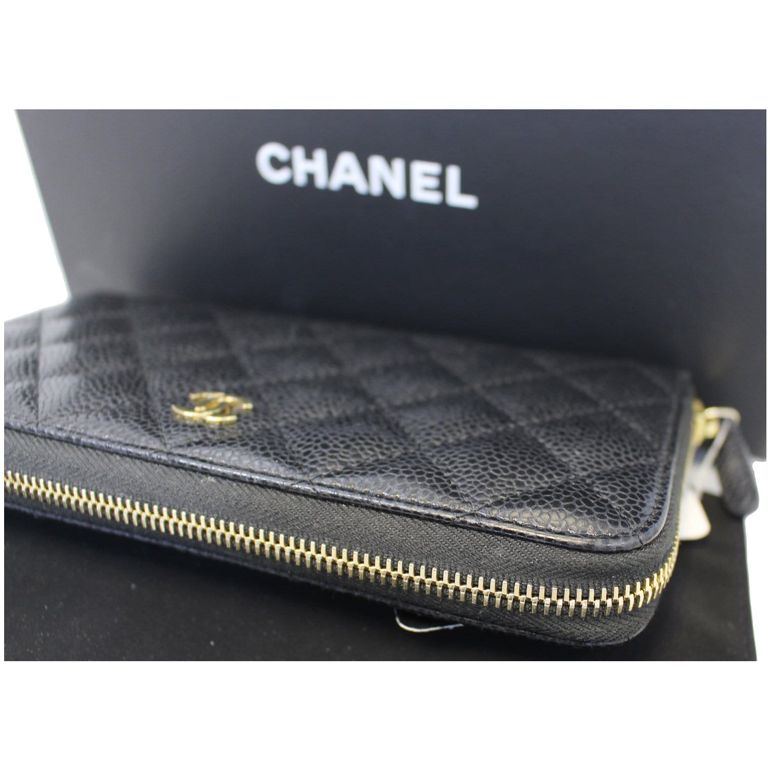 CHANEL Black Caviar Leather Zippy Wallet Black