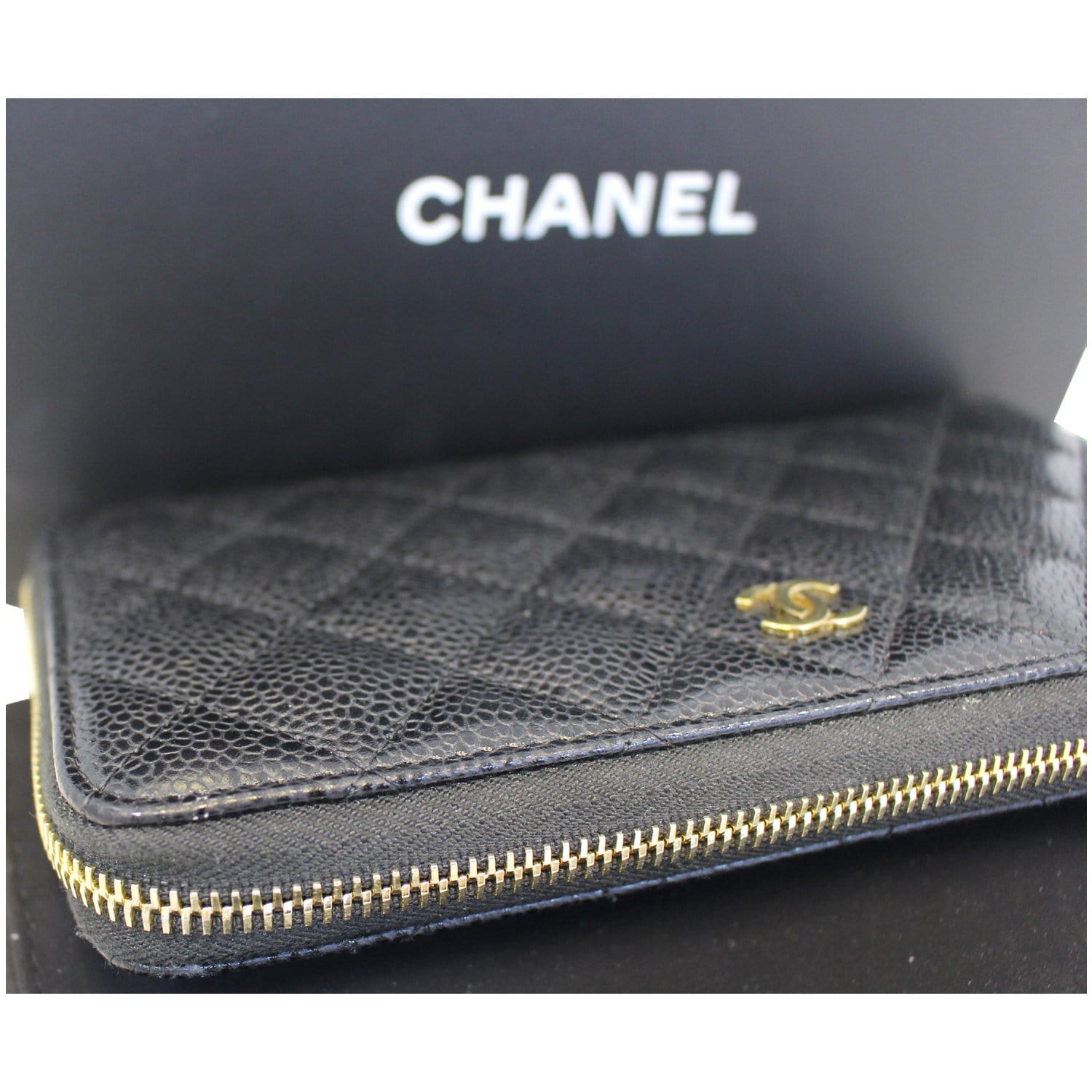 CHANEL Black Caviar Leather Zippy Wallet Black