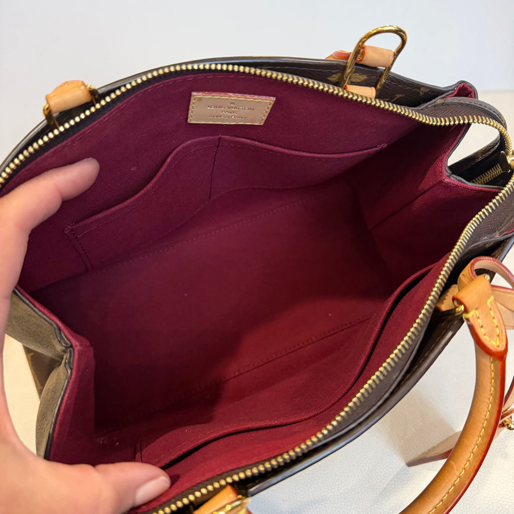 LOUIS VUITTON Petit Palais in Monogram Handbag Shoulder bag