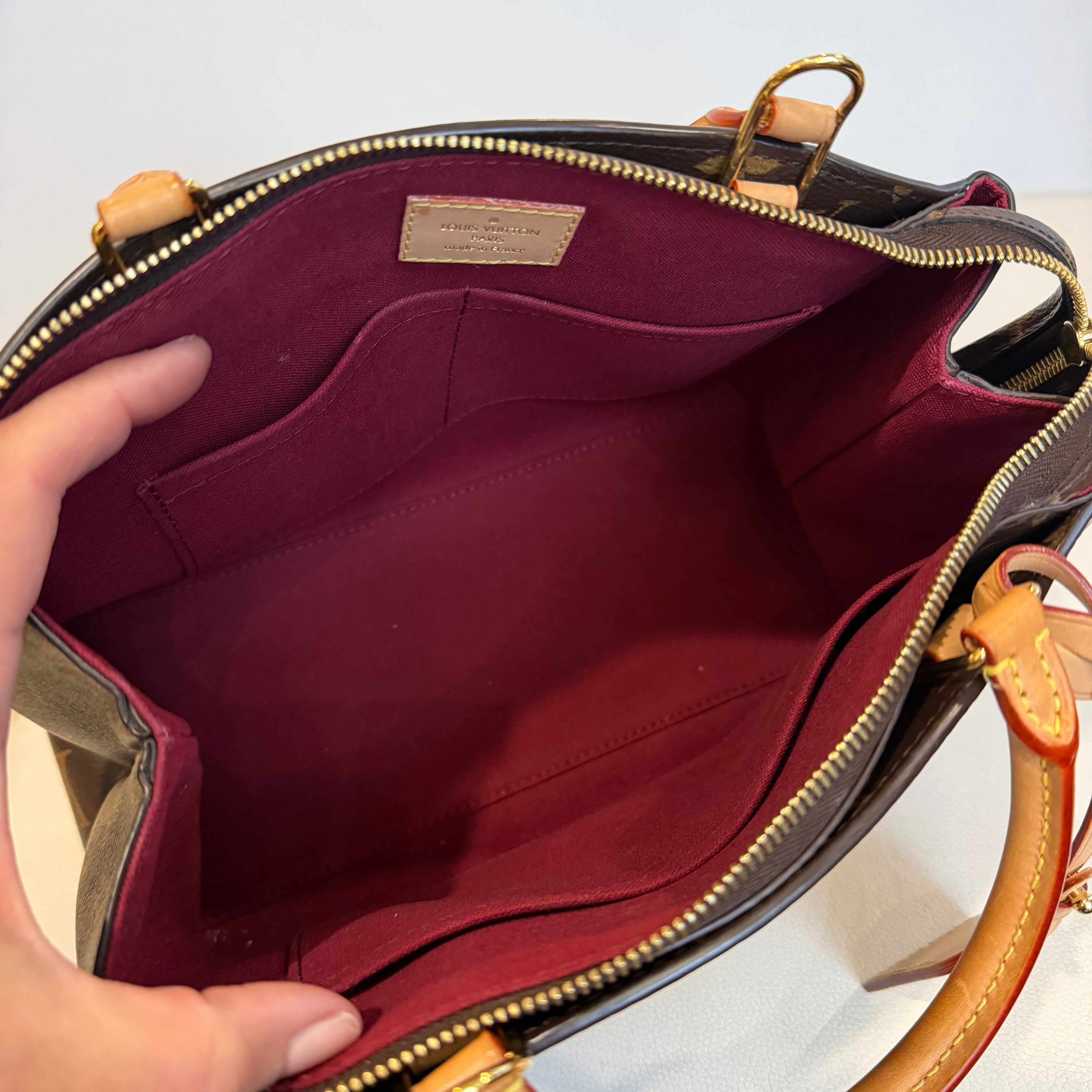 LOUIS VUITTON Petit Palais in Monogram Handbag Shoulder bag