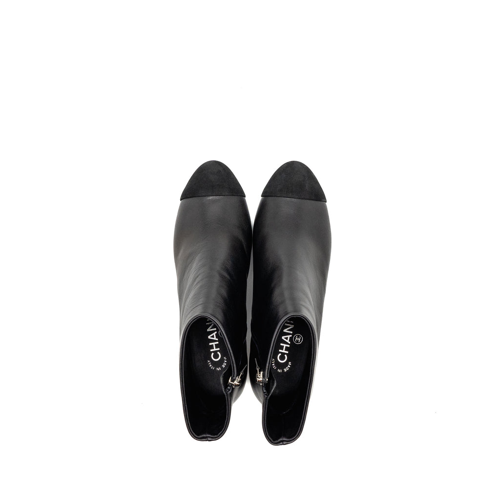 Chanel Size 37 Interlocking Boots Letter/Pearl Leather Black