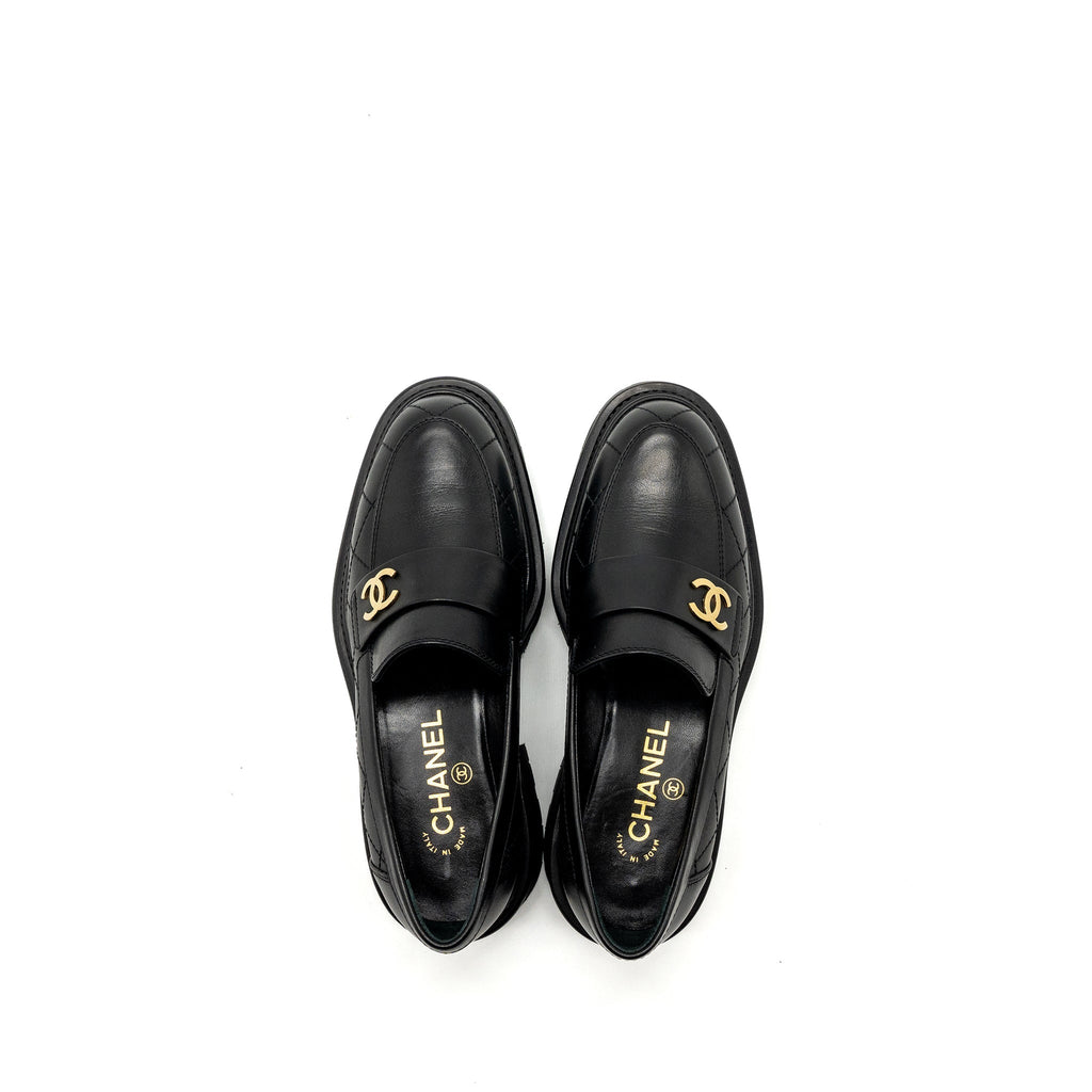 Chanel size 36.5 CC logo loafer Black