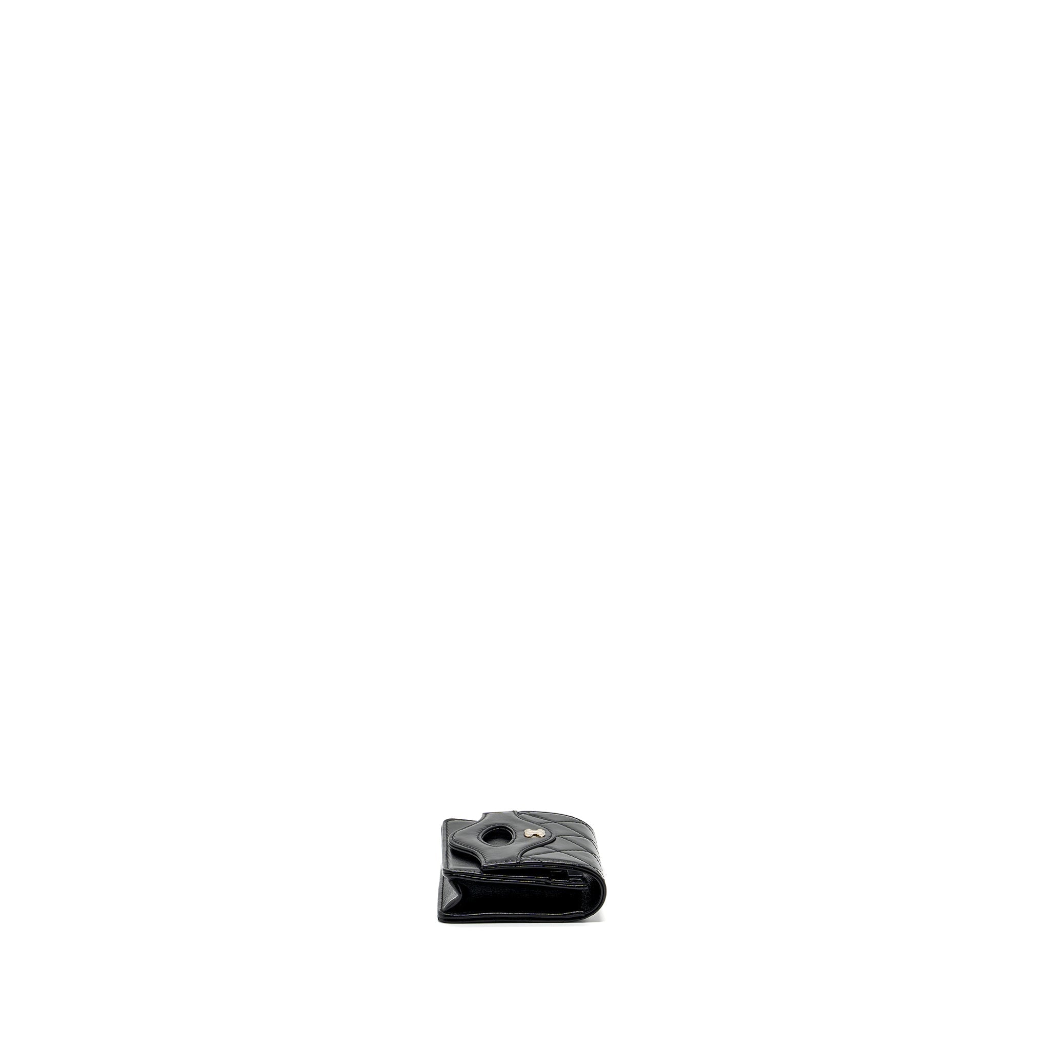 Chanel 24C 31 card holder shiny calfskin black L (microchip)