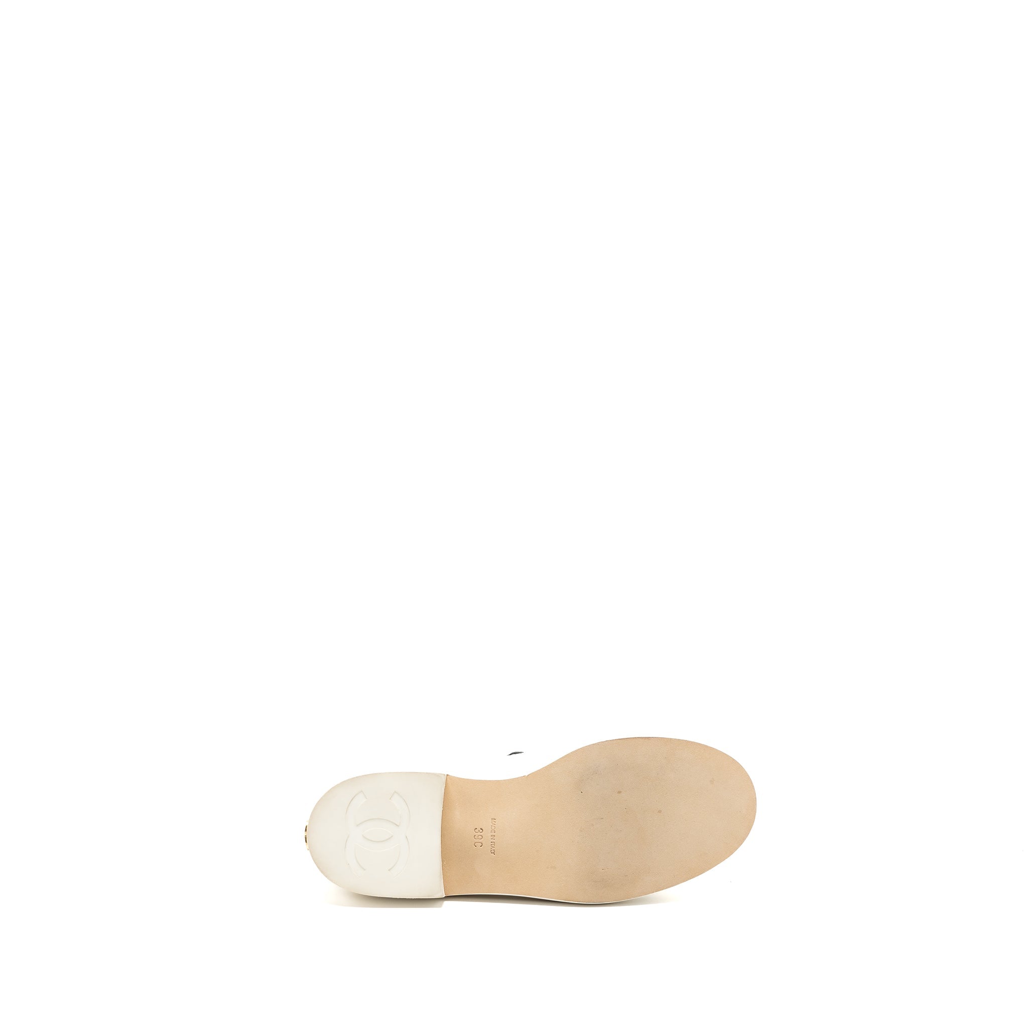 Chanel Size 39 loafer with charm leather white