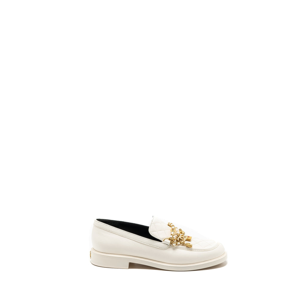 Chanel Size 39 loafer with charm leather white