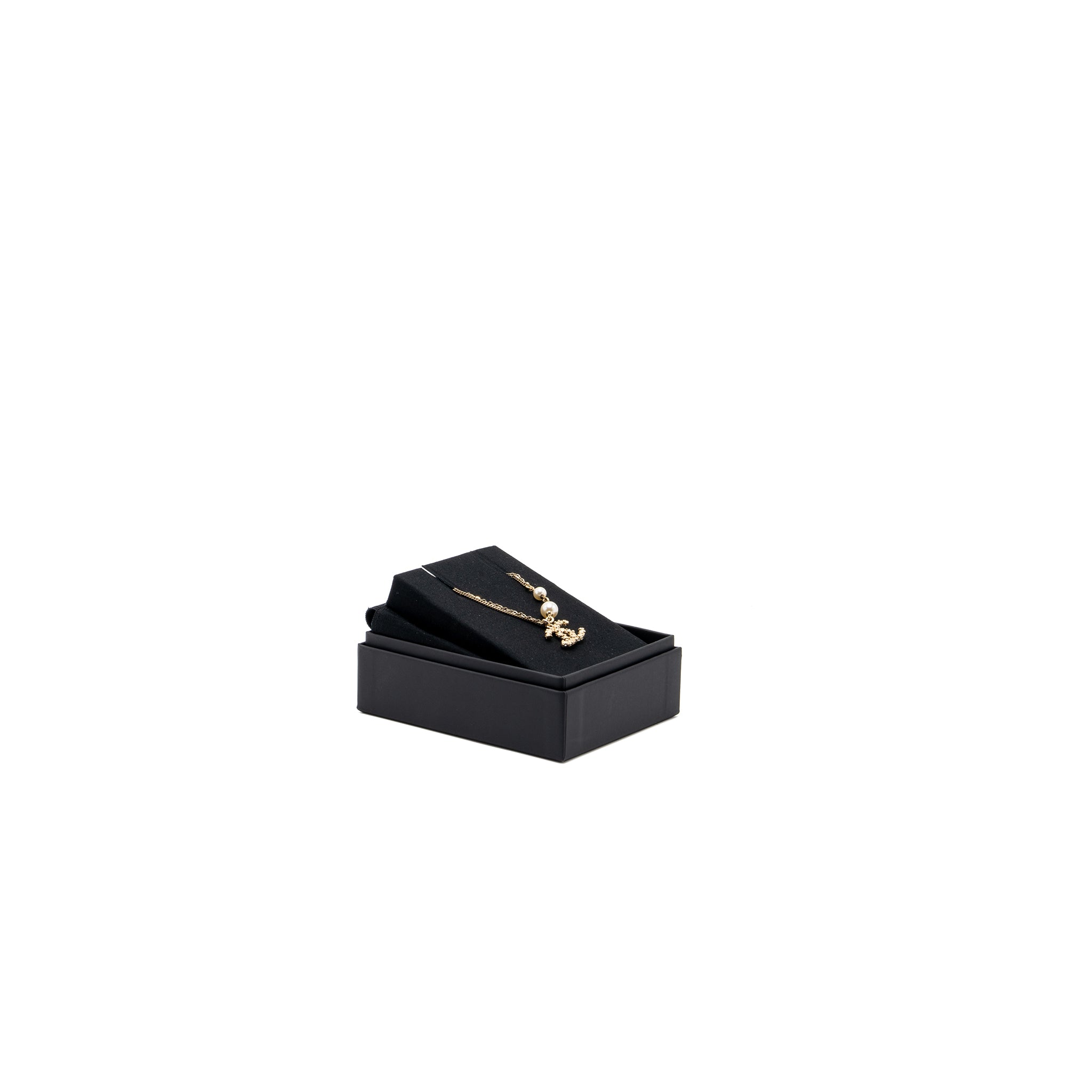 Chanel small CC logo and pearl necklace light gold tone
