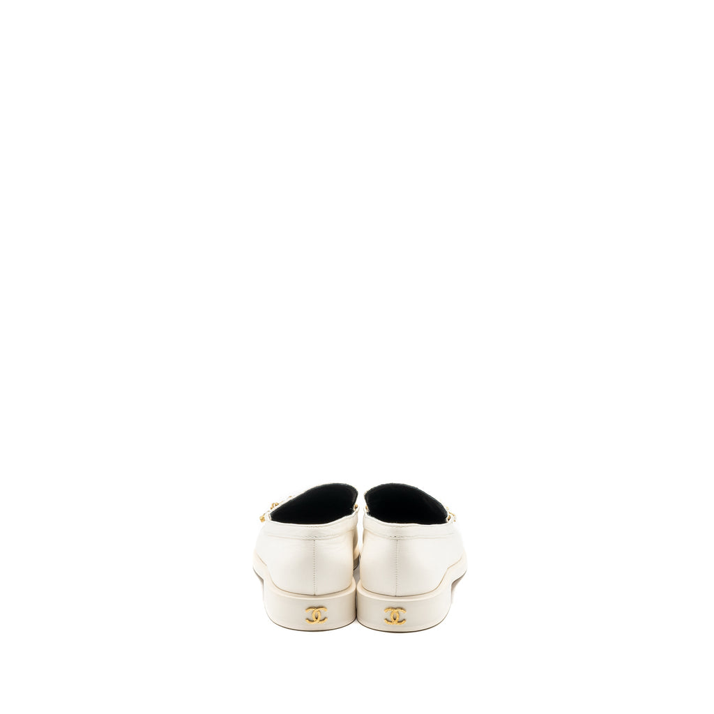 Chanel Size 39 loafer with charm leather white