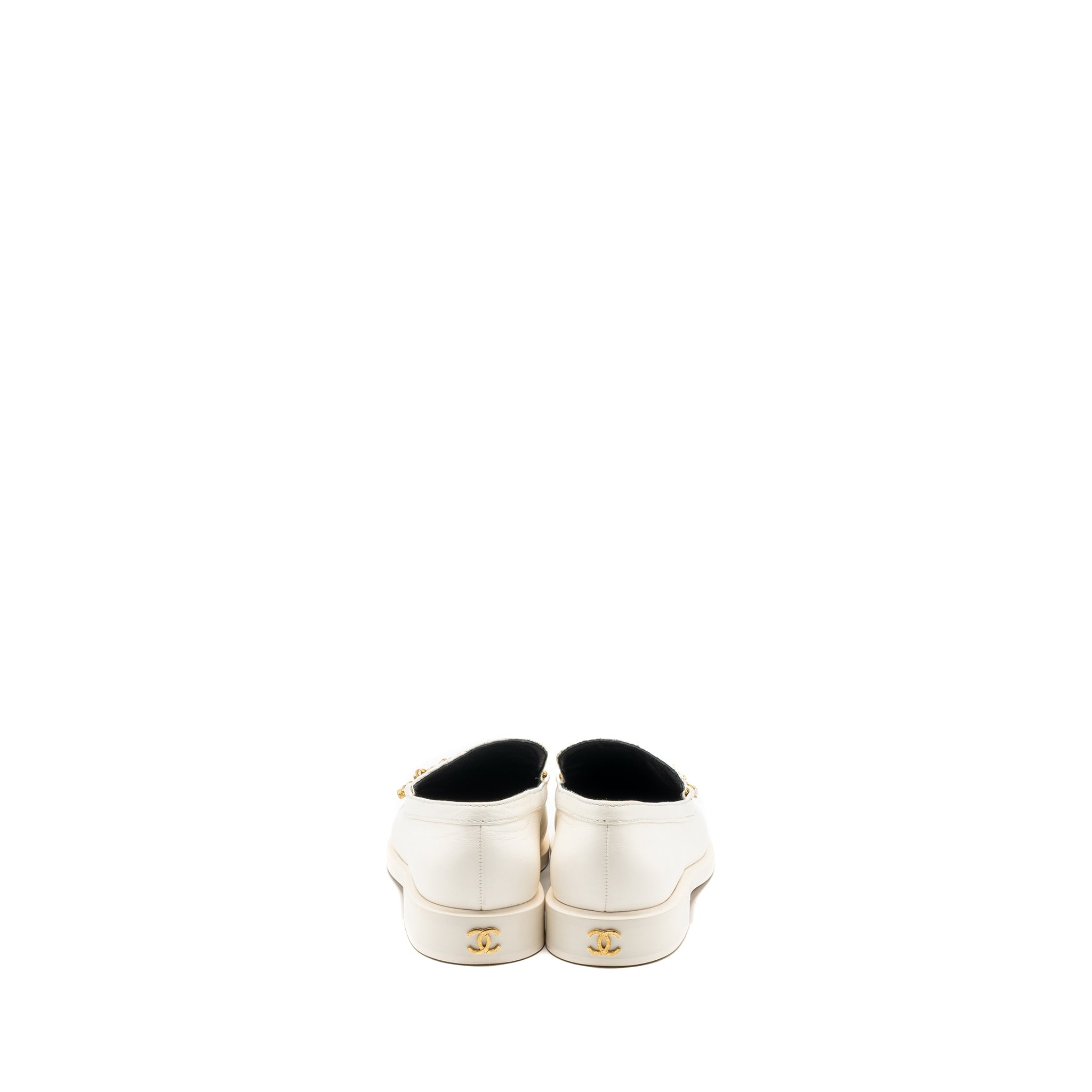 Chanel Size 39 loafer with charm leather white
