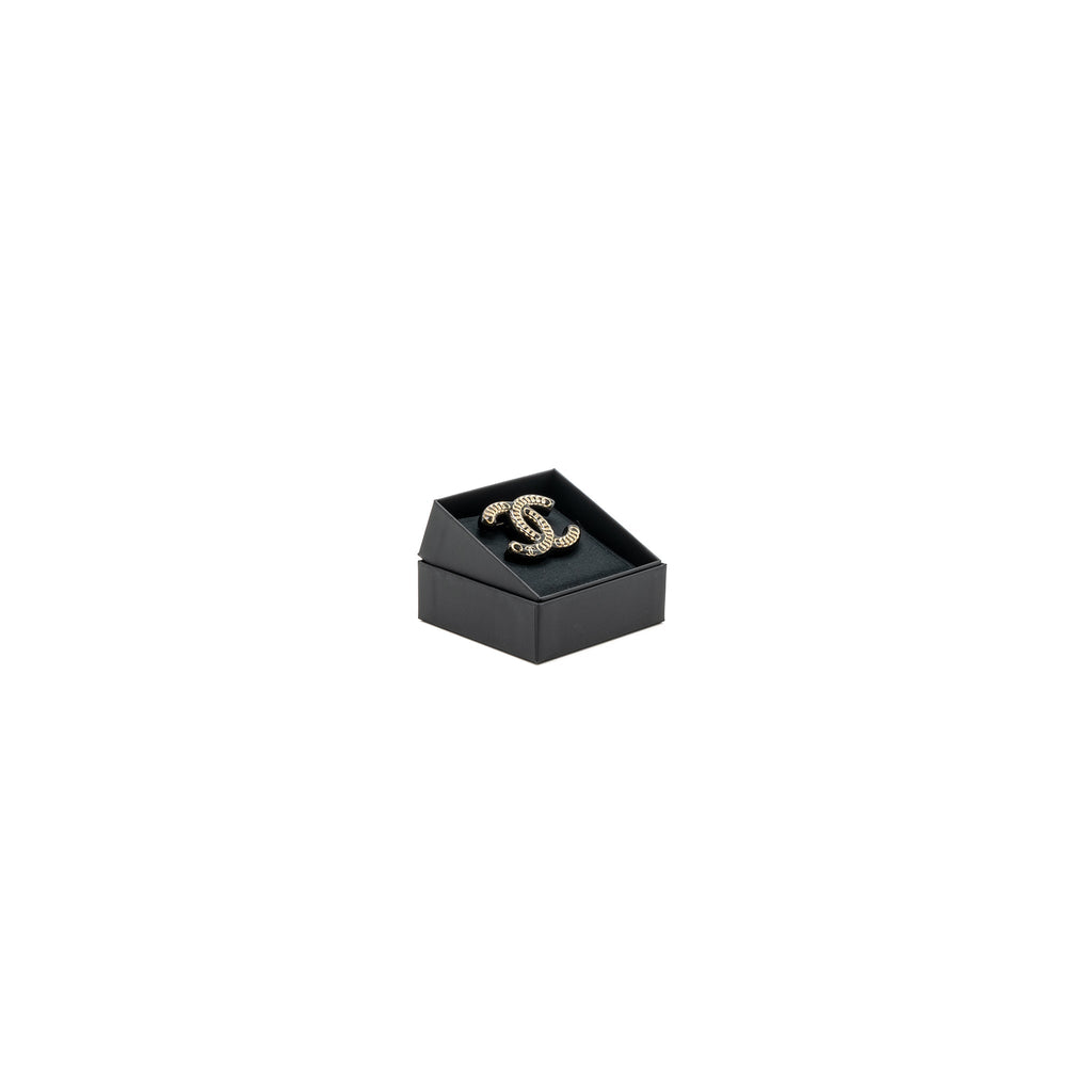 Chanel CC logo Brooch Acrylic Black L