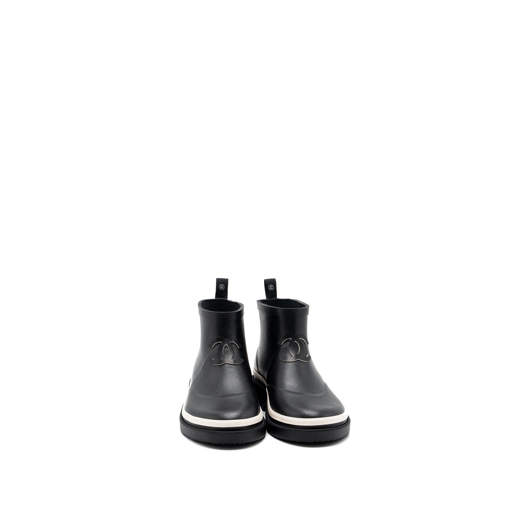 Chanel Size 38 Rubber Ankle Boots Black/ White