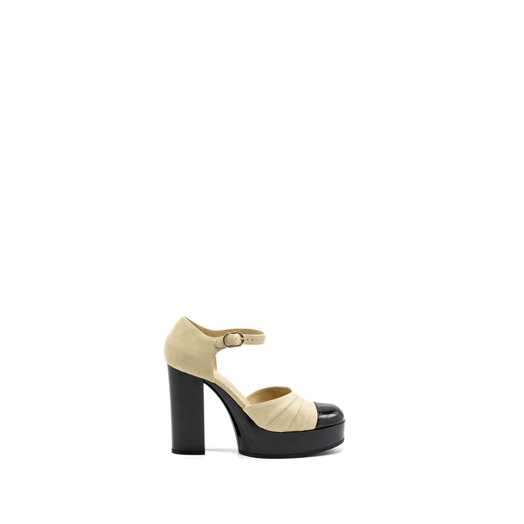 Chanel Size 38 open High Platform Shoe suede / Paten / Calfskin Ivroy  / Black