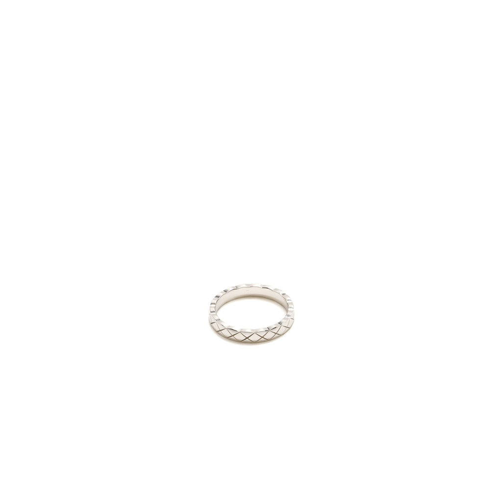 CHANEL Size 52 Coco Crush Ring, Mini Version Quilted Motif White Gold