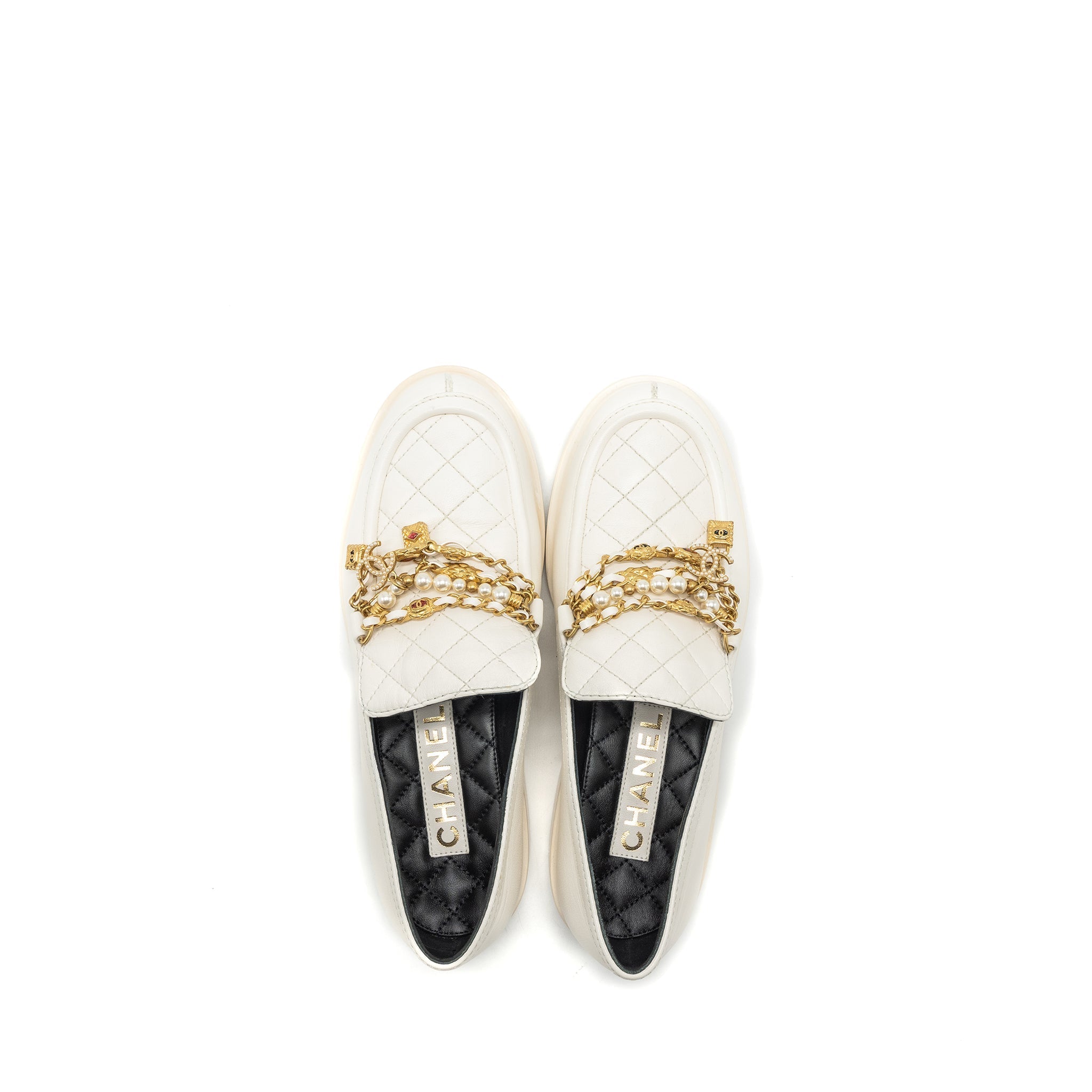Chanel Size 39 loafer with charm leather white