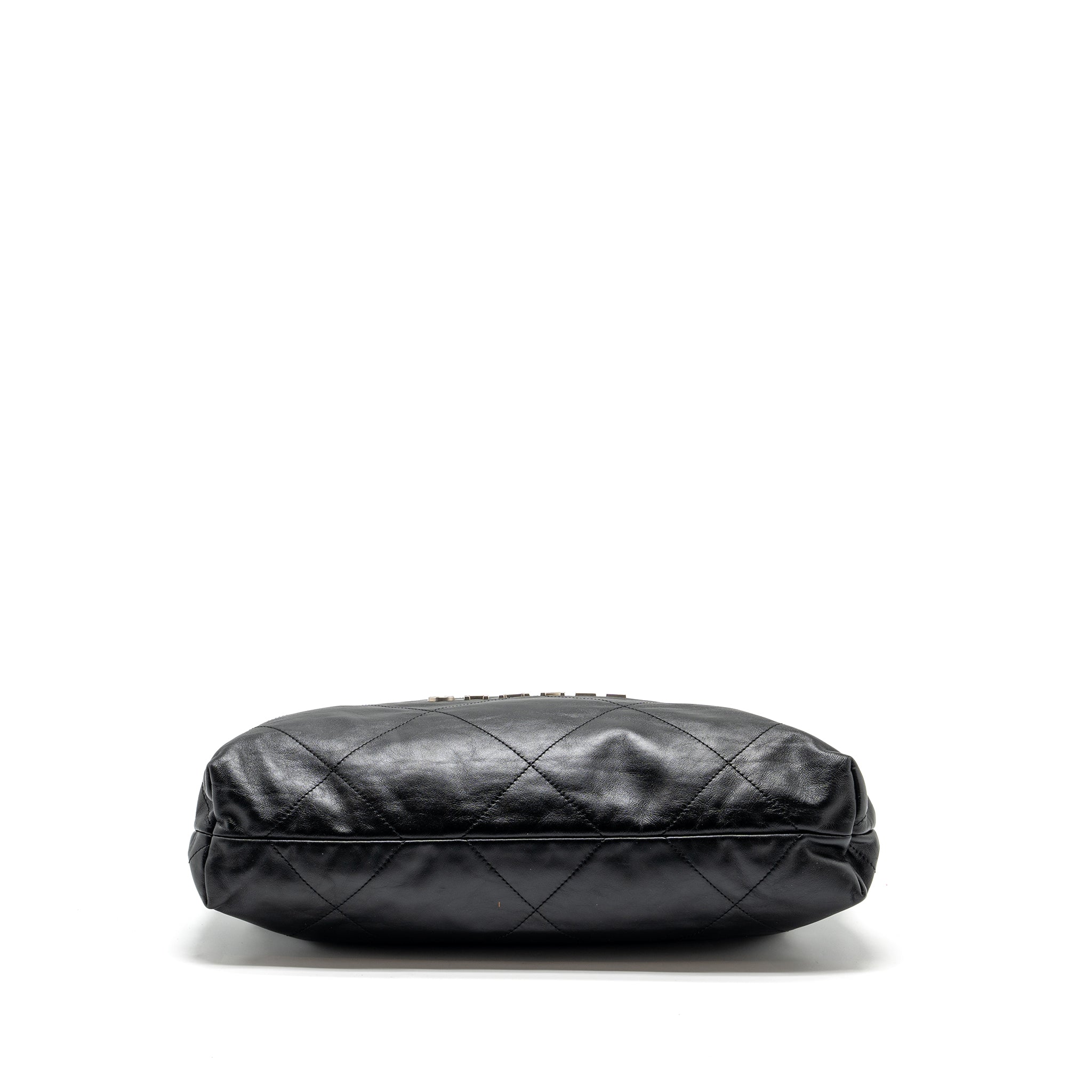 Chanel medium 22 bag Calfskin Black  (Microchip)