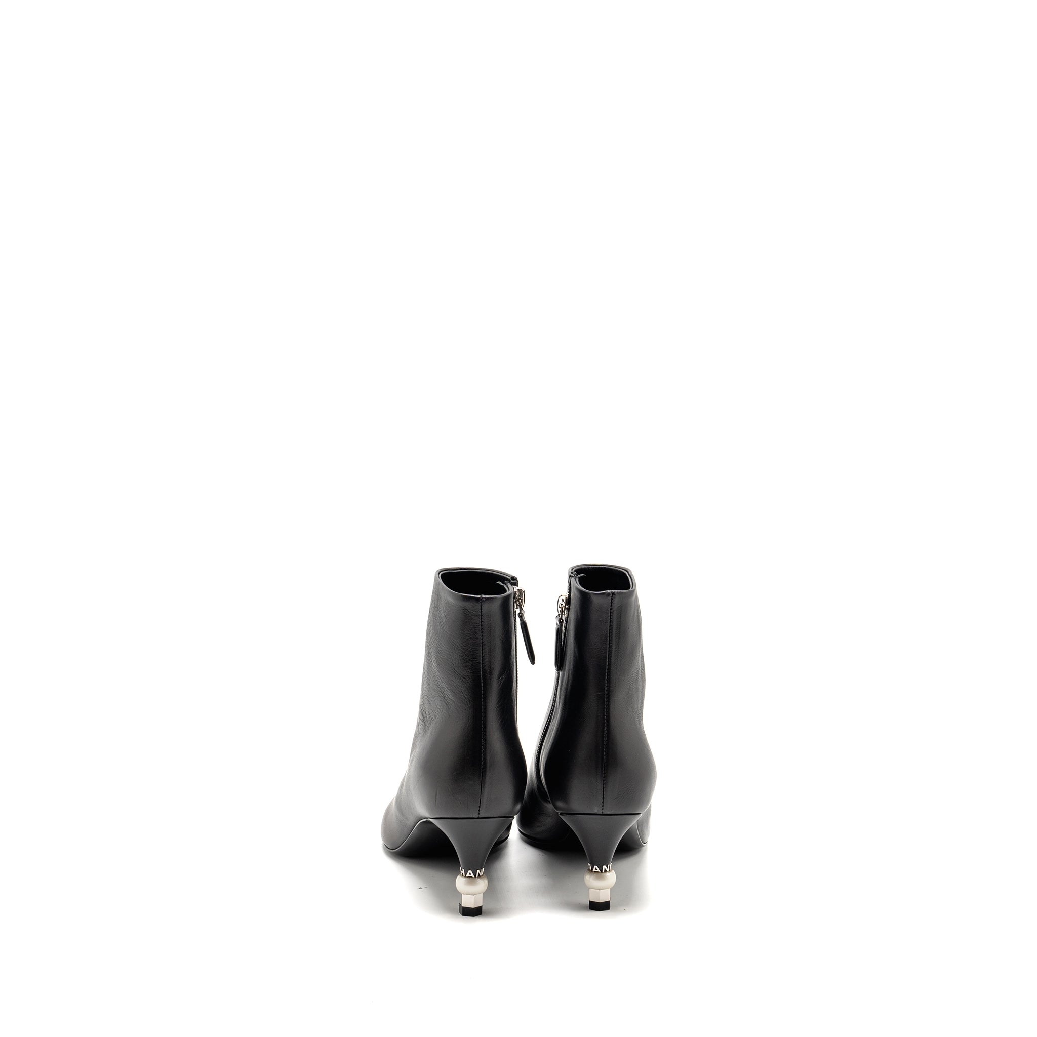 Chanel Size 37 Interlocking Boots Letter/Pearl Leather Black