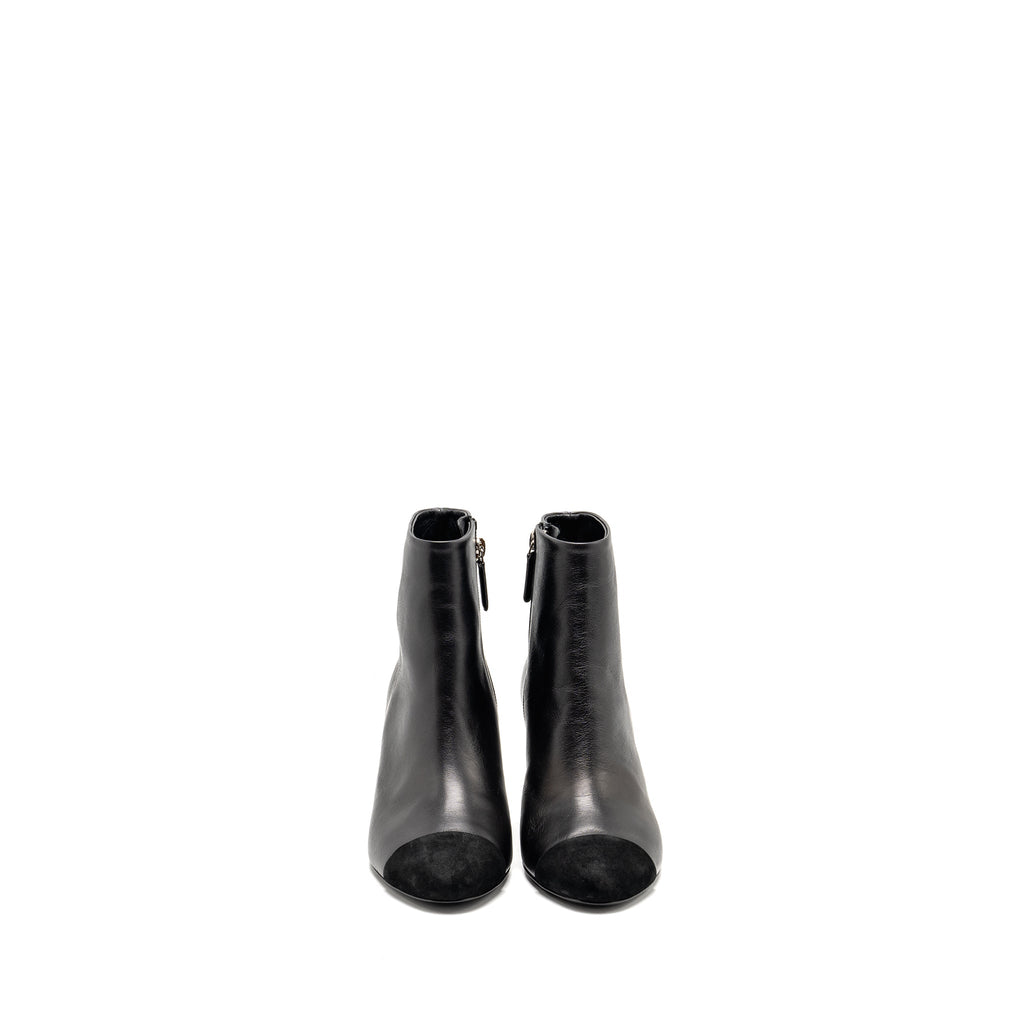 Chanel Size 37 Interlocking Boots Letter/Pearl Leather Black