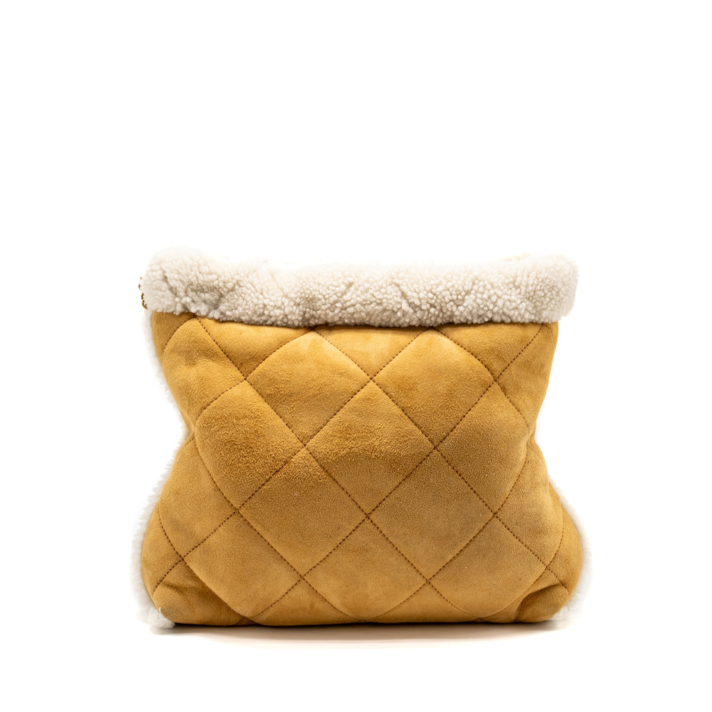 Chanel Medium 22 bag Quilted Shearling Suede Camel  (microchip)
