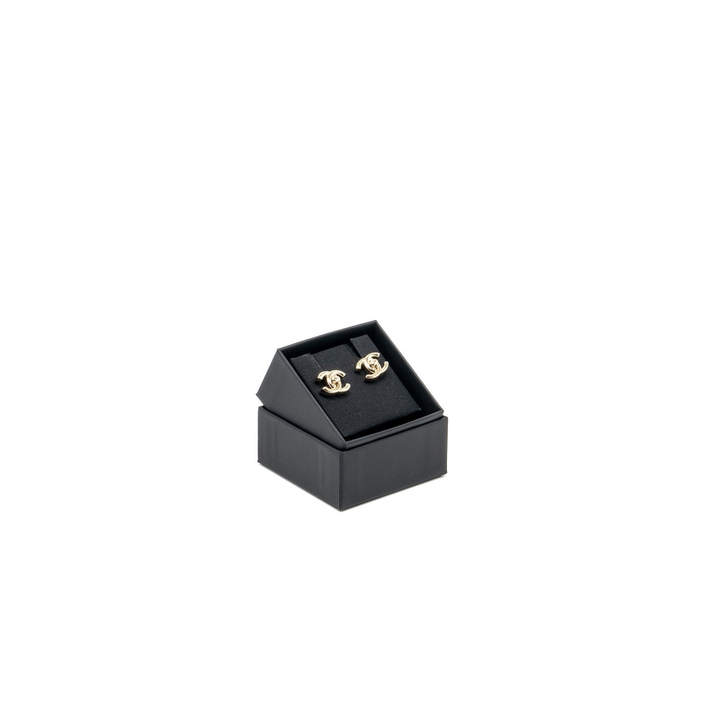 Chanel Classic CC Logo Earring Light Gold Tone