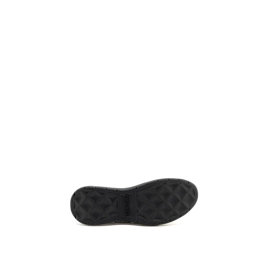 Chanel Size 38 Classic Sneaker Fabric/Suede Calfskin Black/White