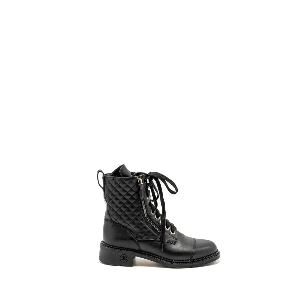 Chanel Size 38 Quilted Lace Up Combat Boots Calfskin Black