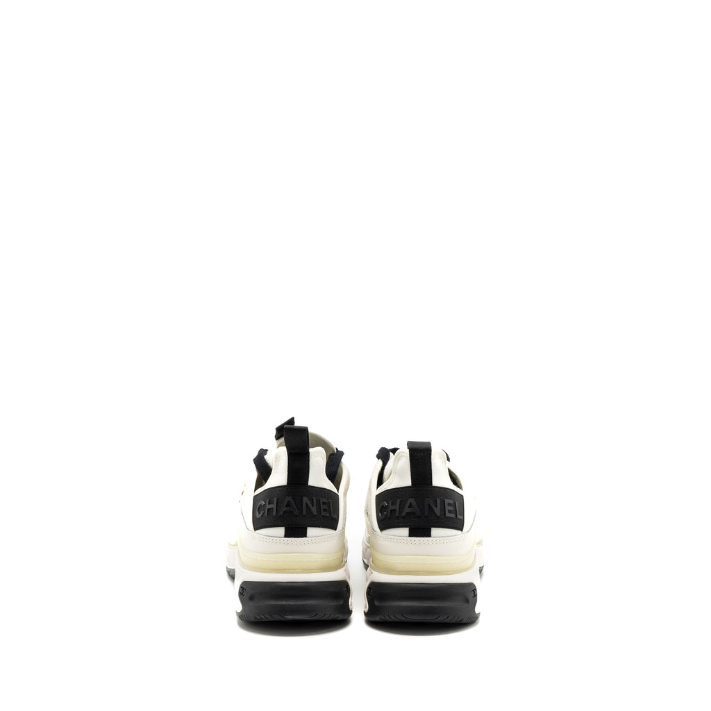 Chanel Size 38 Classic Sneaker Fabric/Suede Calfskin Black/White