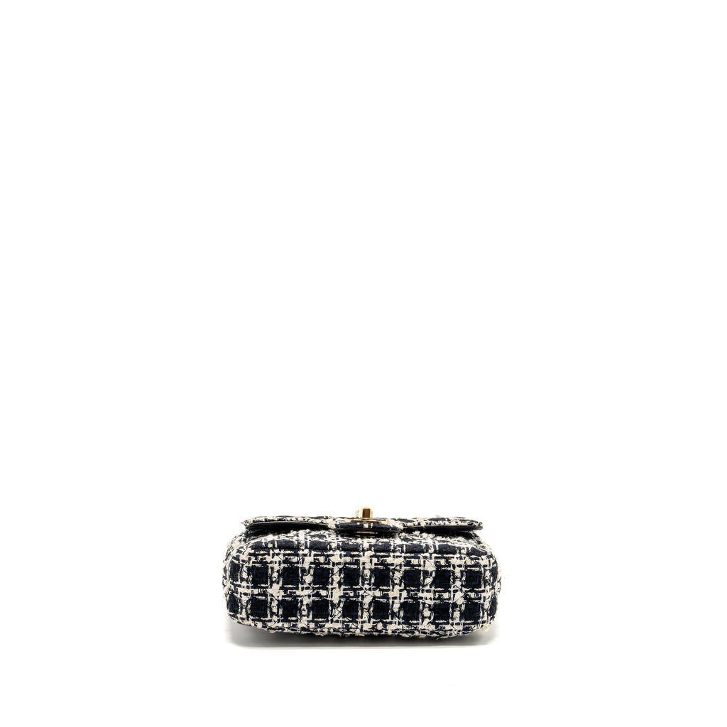 Chanel Mini Flap Bag with Detailed Chain Tweed Black/White L (Microchip)