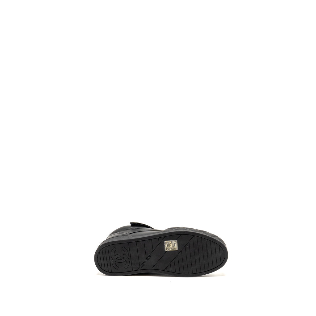 Chanel Size 37.5 23A Letter Logo Sneakers Lambskin Black L