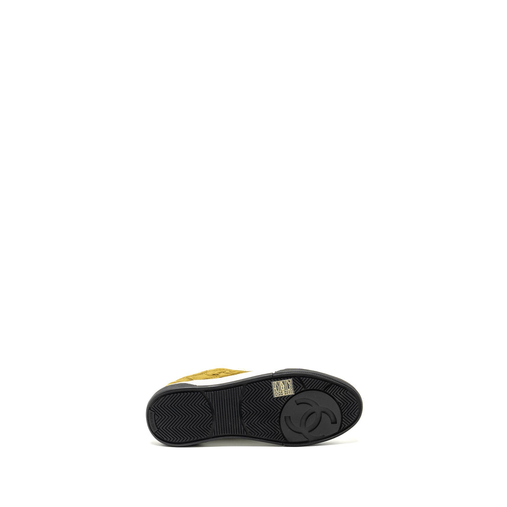 Chanel 23A Size 37.5 Sneakers Suede Green