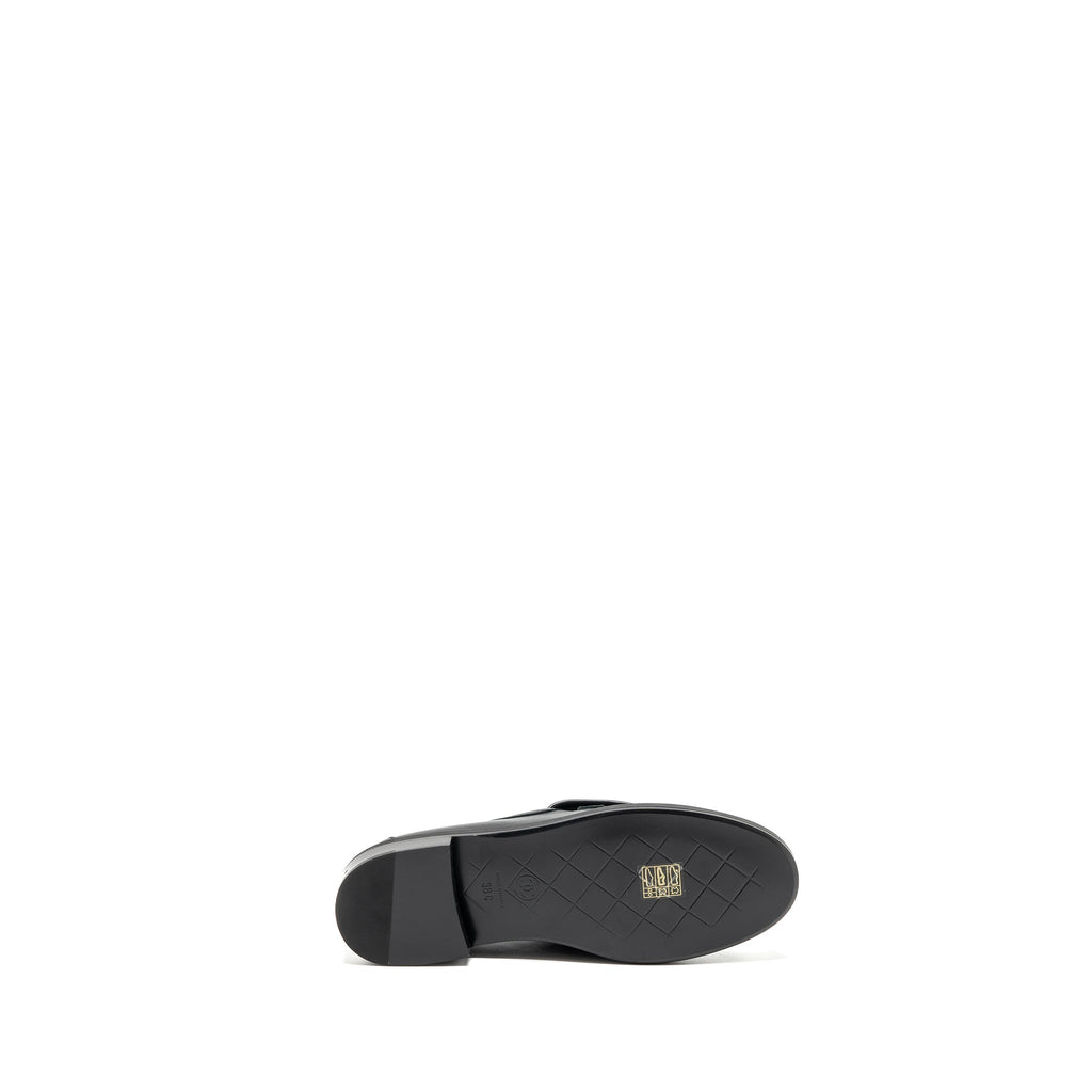 Chanel size 38 Quilted CC logo loafer black L