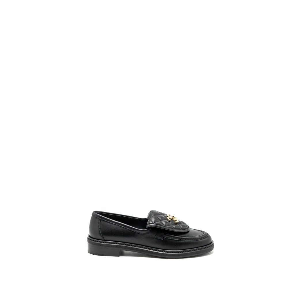 Chanel size 38 Quilted CC logo loafer black L