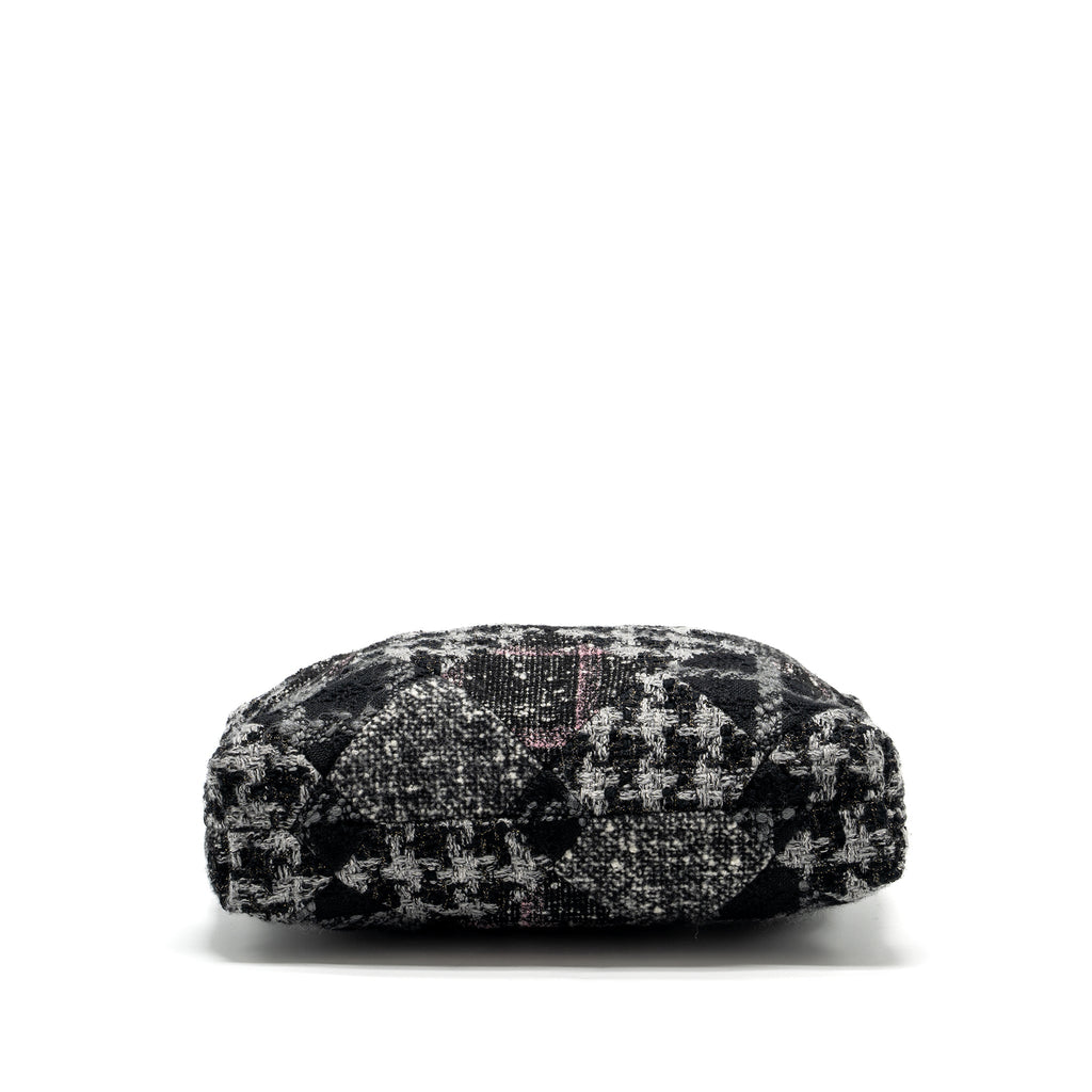 Chanel Medium 22 Bag fabric / tweed multicolour  (microchip)