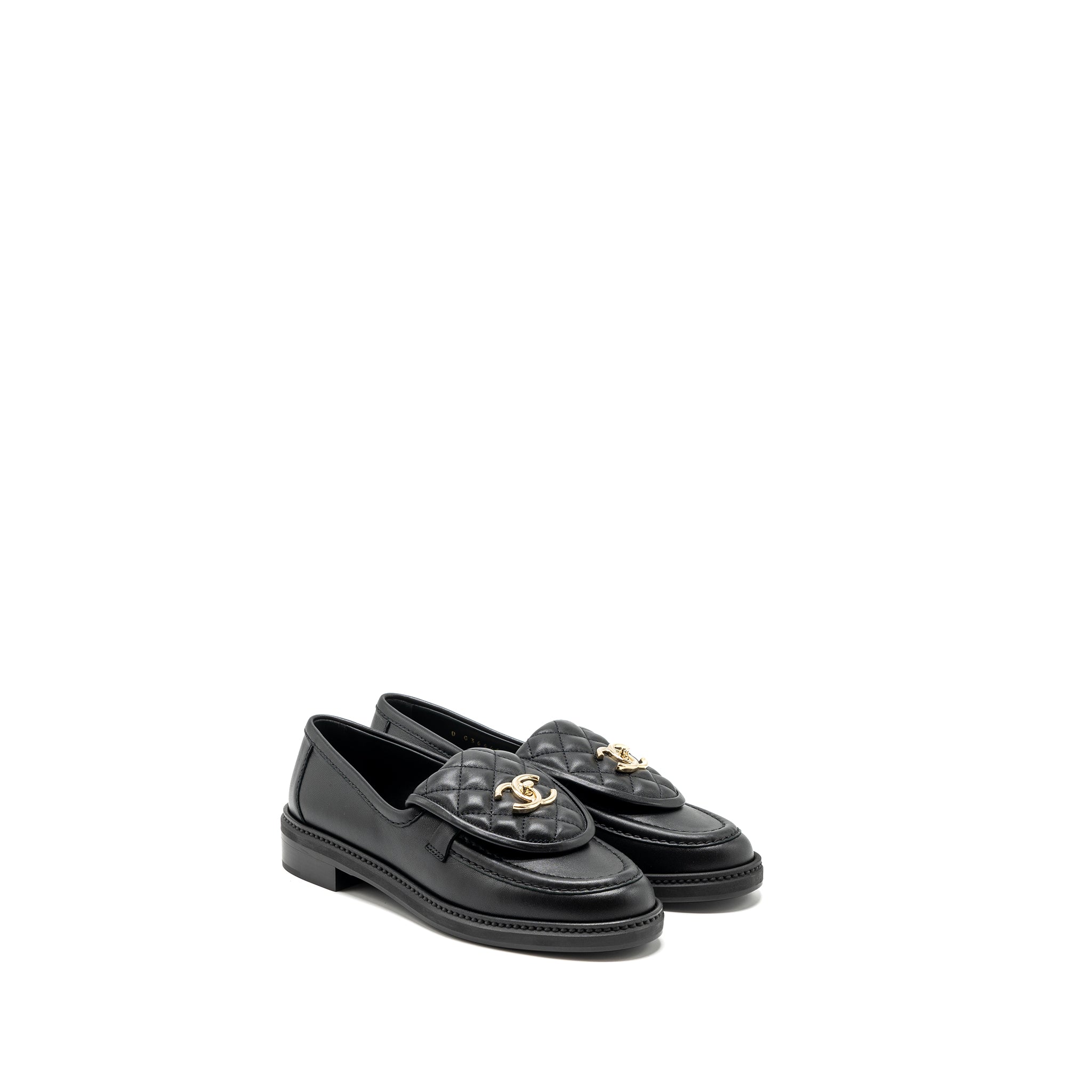 Chanel size 38 Quilted CC logo loafer black L